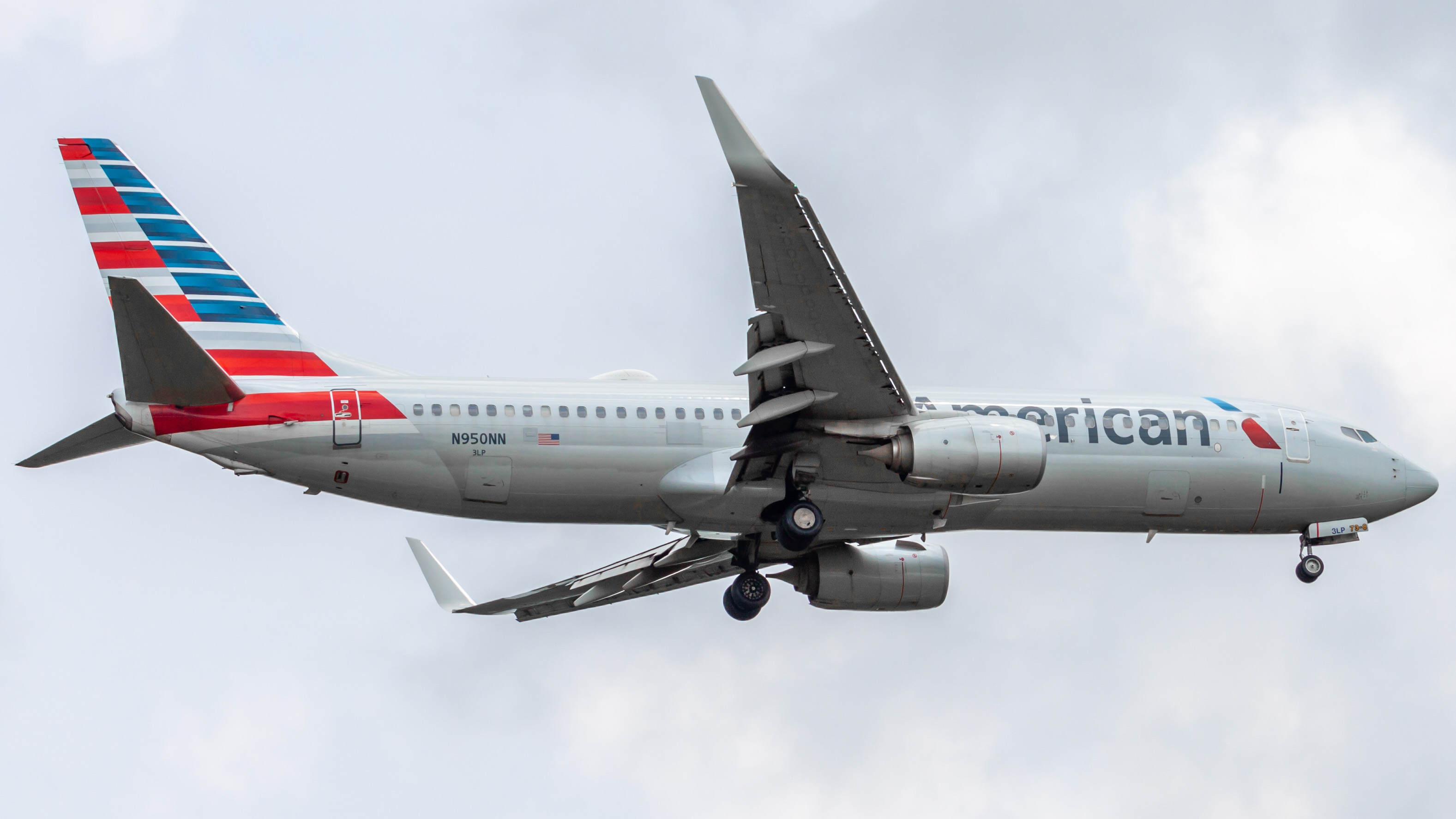 Full size: American Airlines Boeing 737-800 N950NN at Houston-George Bush Intercontinental Airport