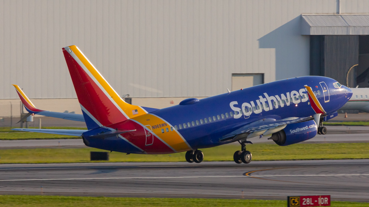 Full size: Southwest Airlines Boeing 737-700 N969WN at John Glenn Columbus International Airport