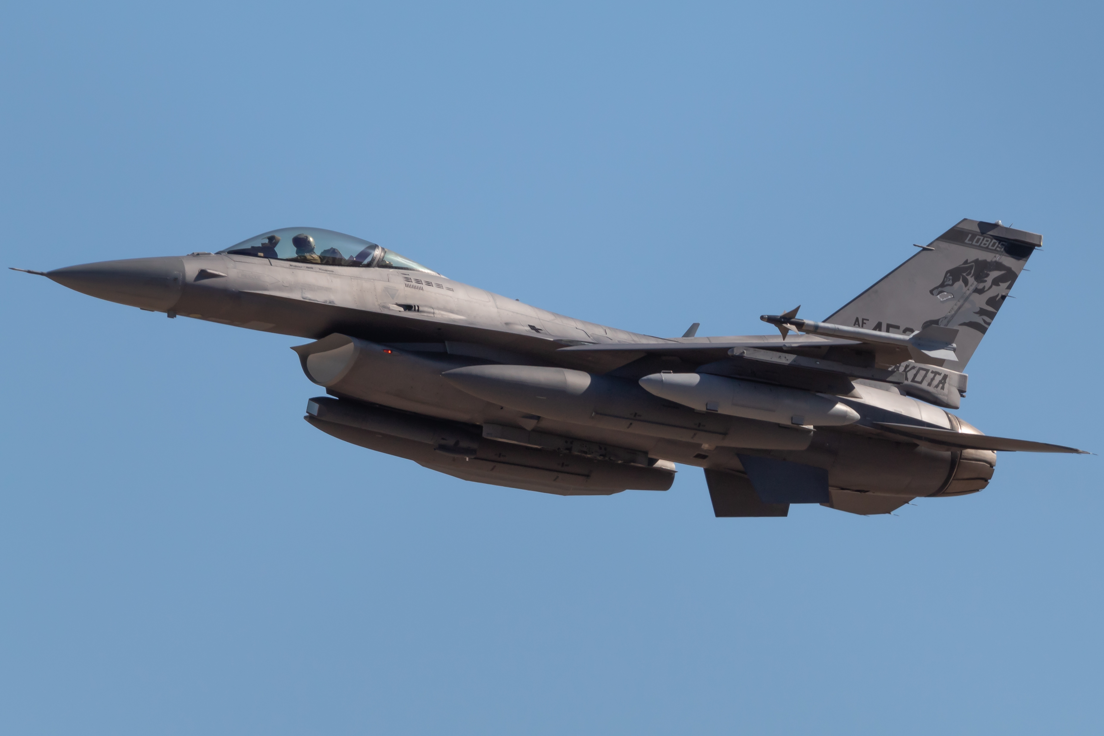 Full size: USAF - United States Air Force General Dynamics F-16 Fighting Falcon 88-0452 at Fort Worth Naval Air Station JRB (Carswell Field) Airport