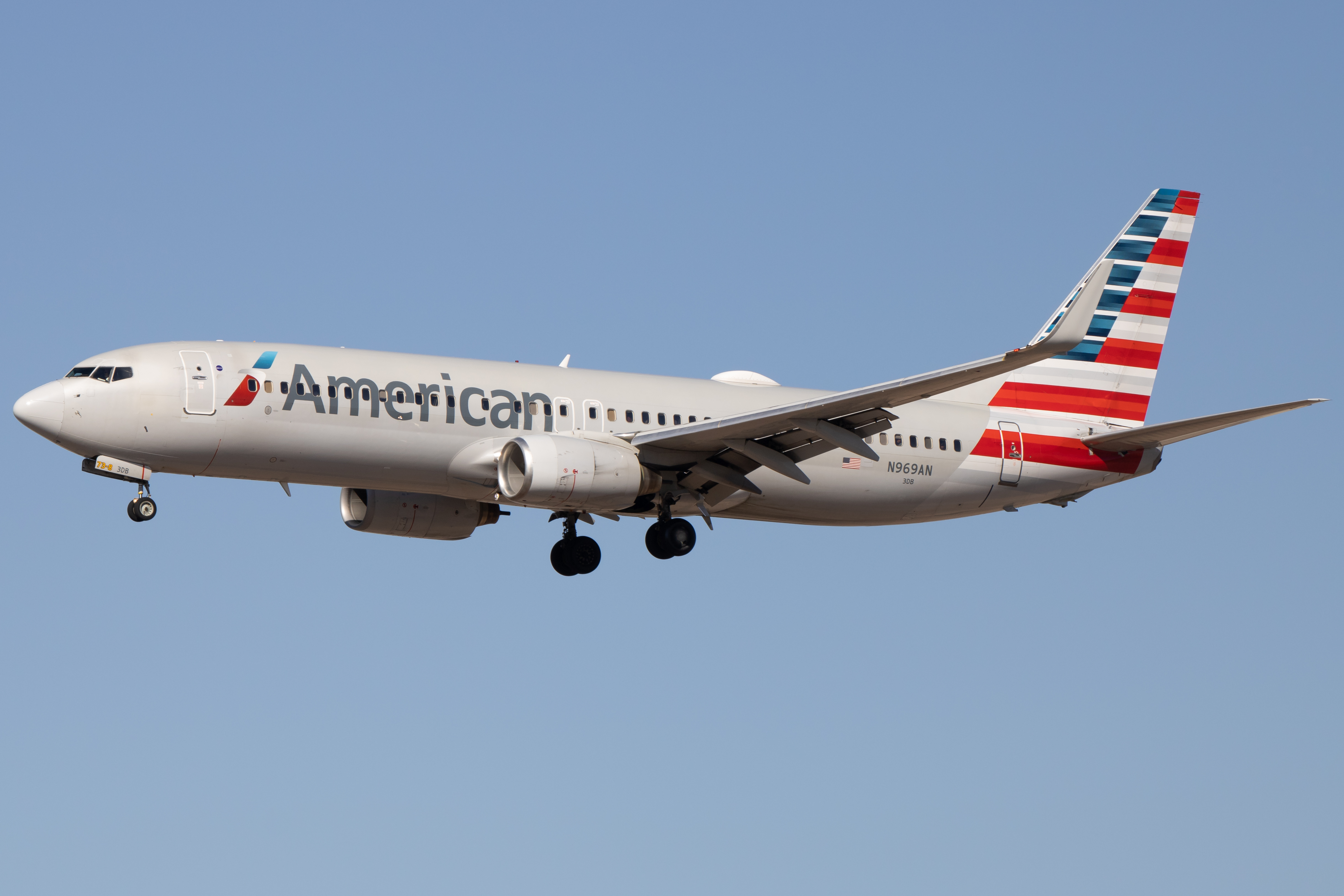 Full size: American Airlines Boeing 737-800 N969AN at Phoenix Sky Harbor International Airport