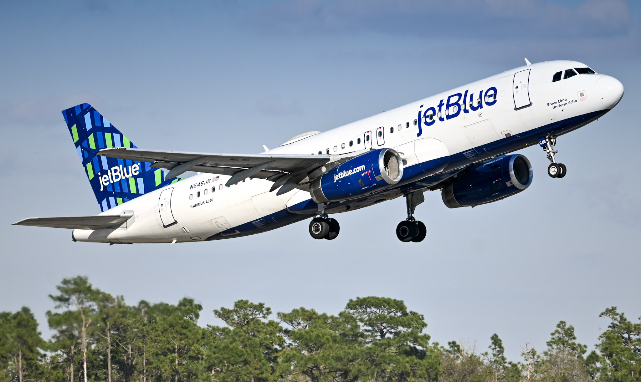 Full size: JetBlue Airways Airbus A320 N646JB at Orlando International Airport