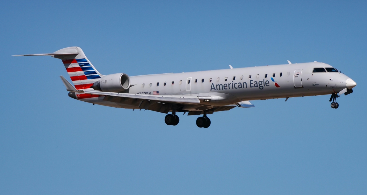 Full size: American Eagle Mitsubishi CRJ-700 N753EV at Dallas-Fort Worth International Airport
