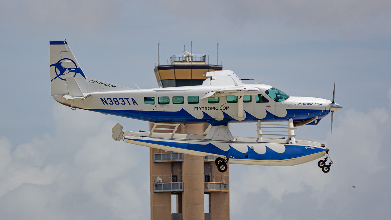 Full size: PRIVATE Cessna 208 Grand Caravan N383TA at Fort Lauderdale/Hollywood International Airport