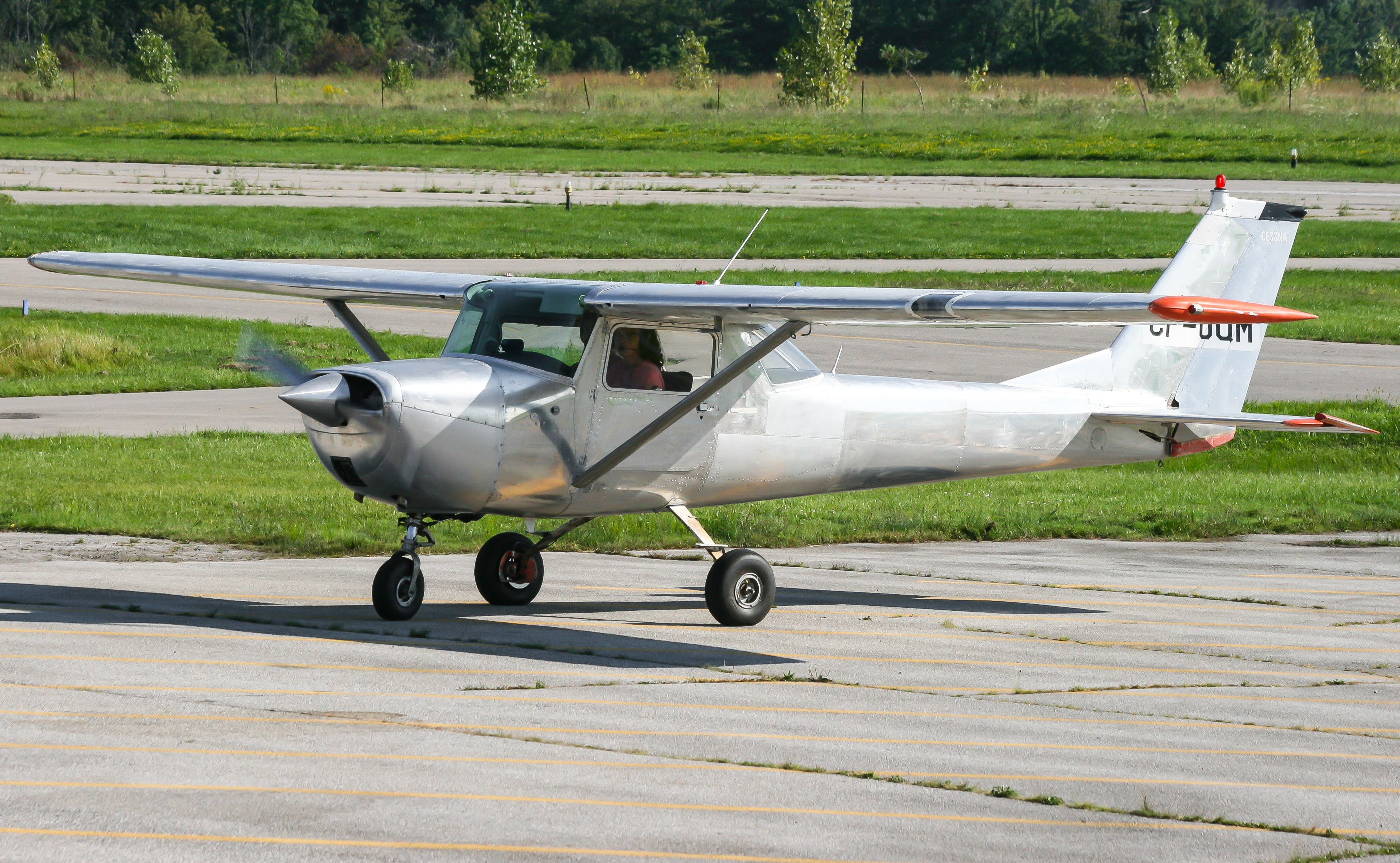 Full size: PRIVATE Cessna 150F CF-UQM at 