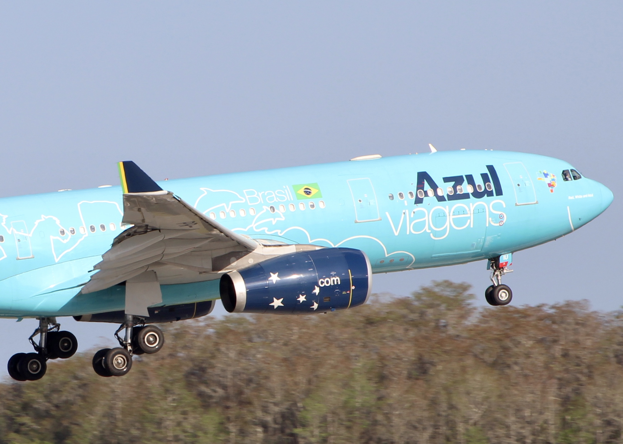 Full size: Azul Brazilian Airlines Airbus A330-200 PR-AIU at Orlando International Airport