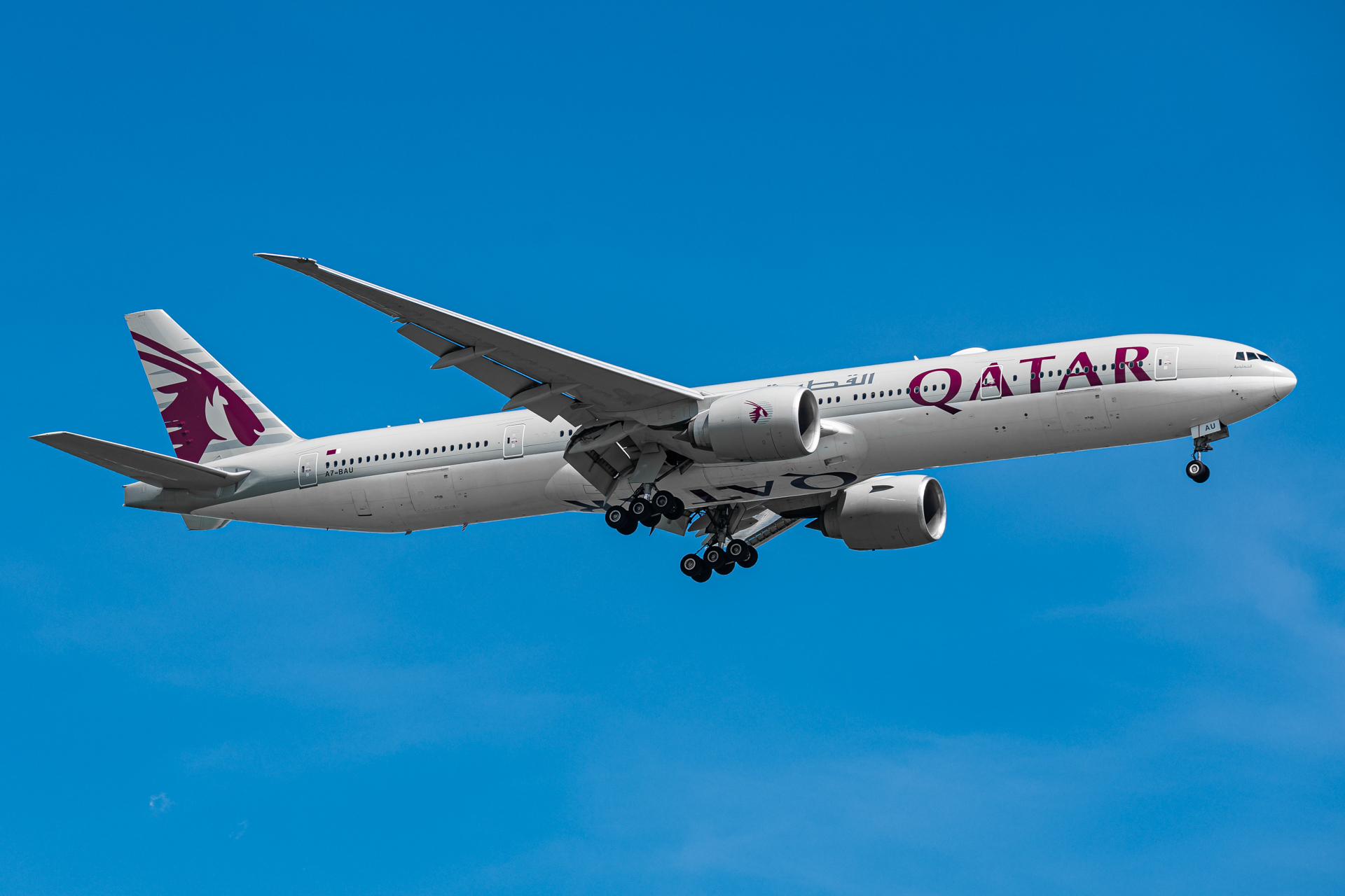 Full size: Qatar Airways  Boeing 777-300ER A7-BAU at Singapore-Changi Airport
