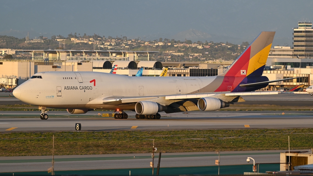 Full size: Asiana Airlines Cargo Boeing 747-400F HL7620 at Los Angeles International Airport