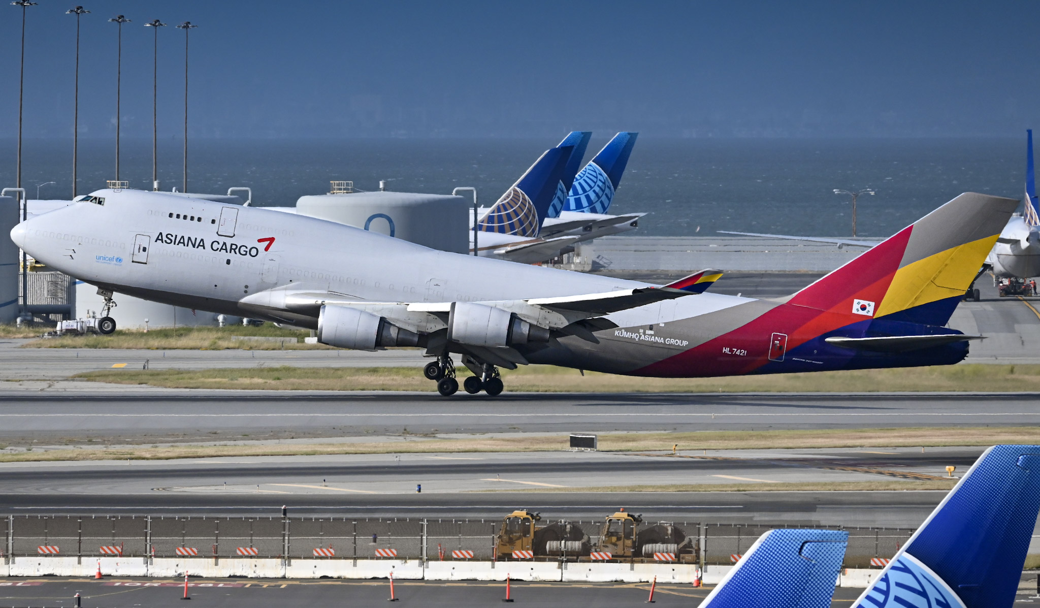 Full size: Asiana Airlines Cargo Boeing 747-400F HL7421 at San Francisco International Airport