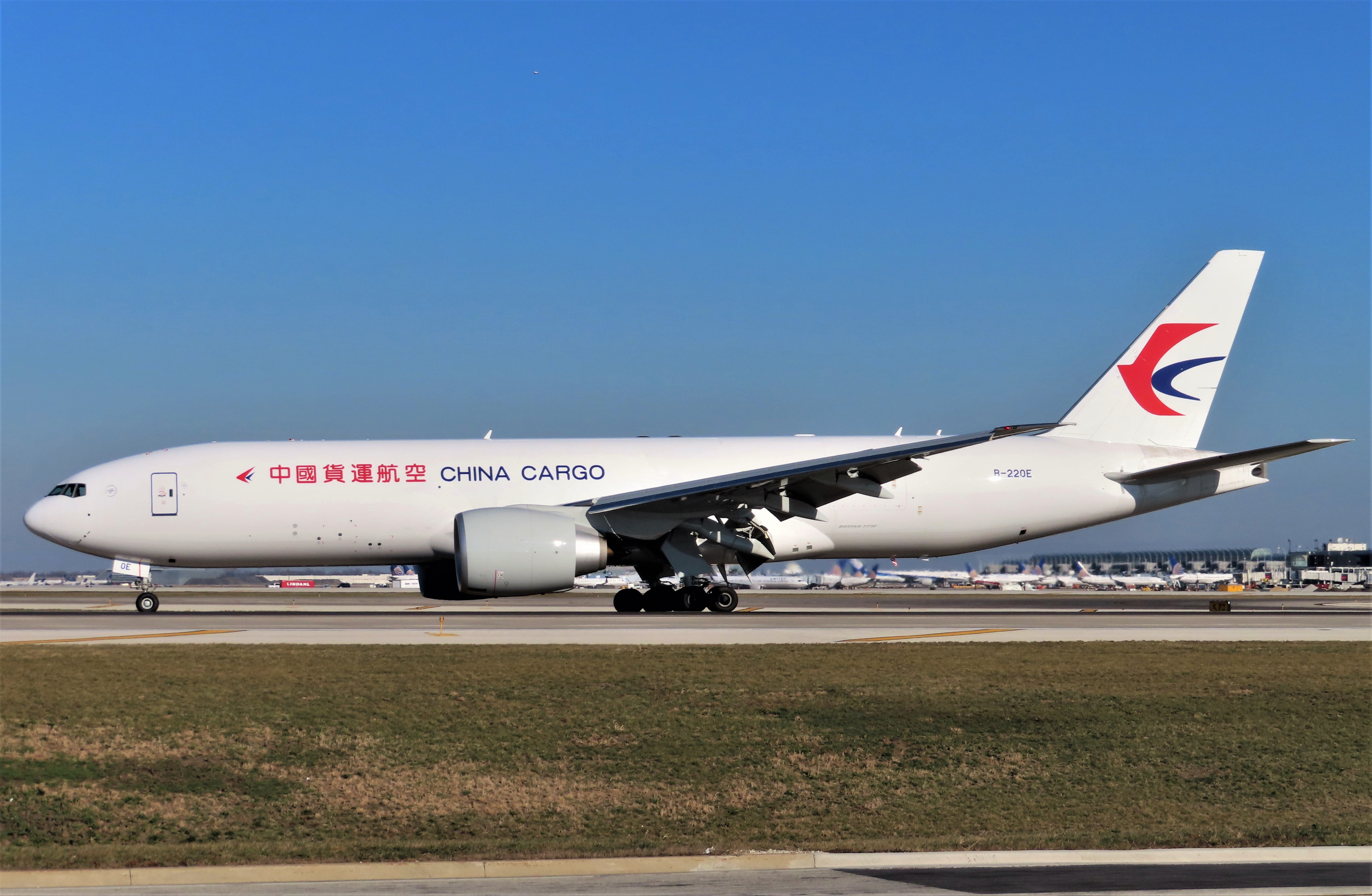 Full size: China Eastern Airlines Boeing 777-F B-220E at Chicago O'Hare International Airport
