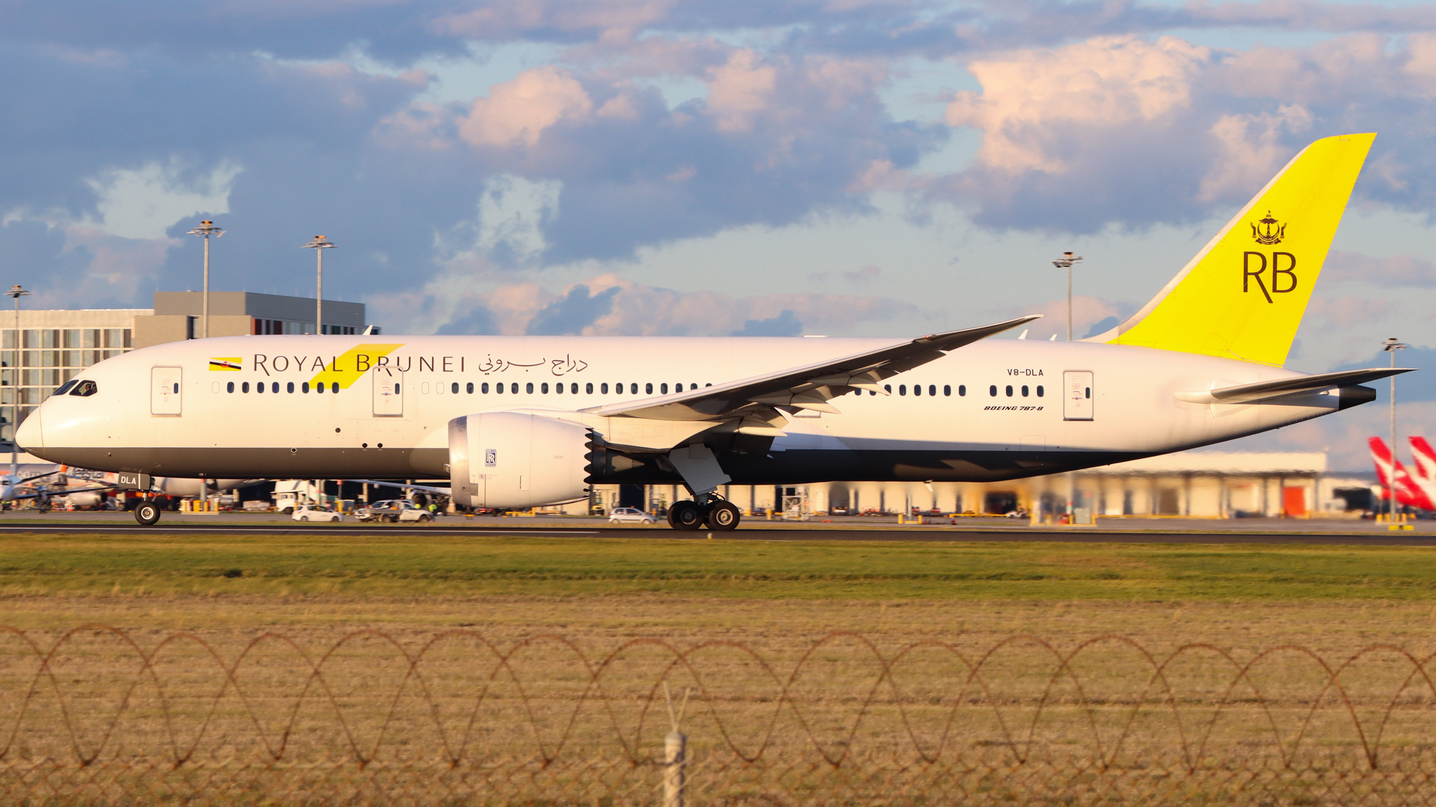 Full size: Royal Brunei Airlines Boeing 787-8 V8-DLA at Melbourne Airport