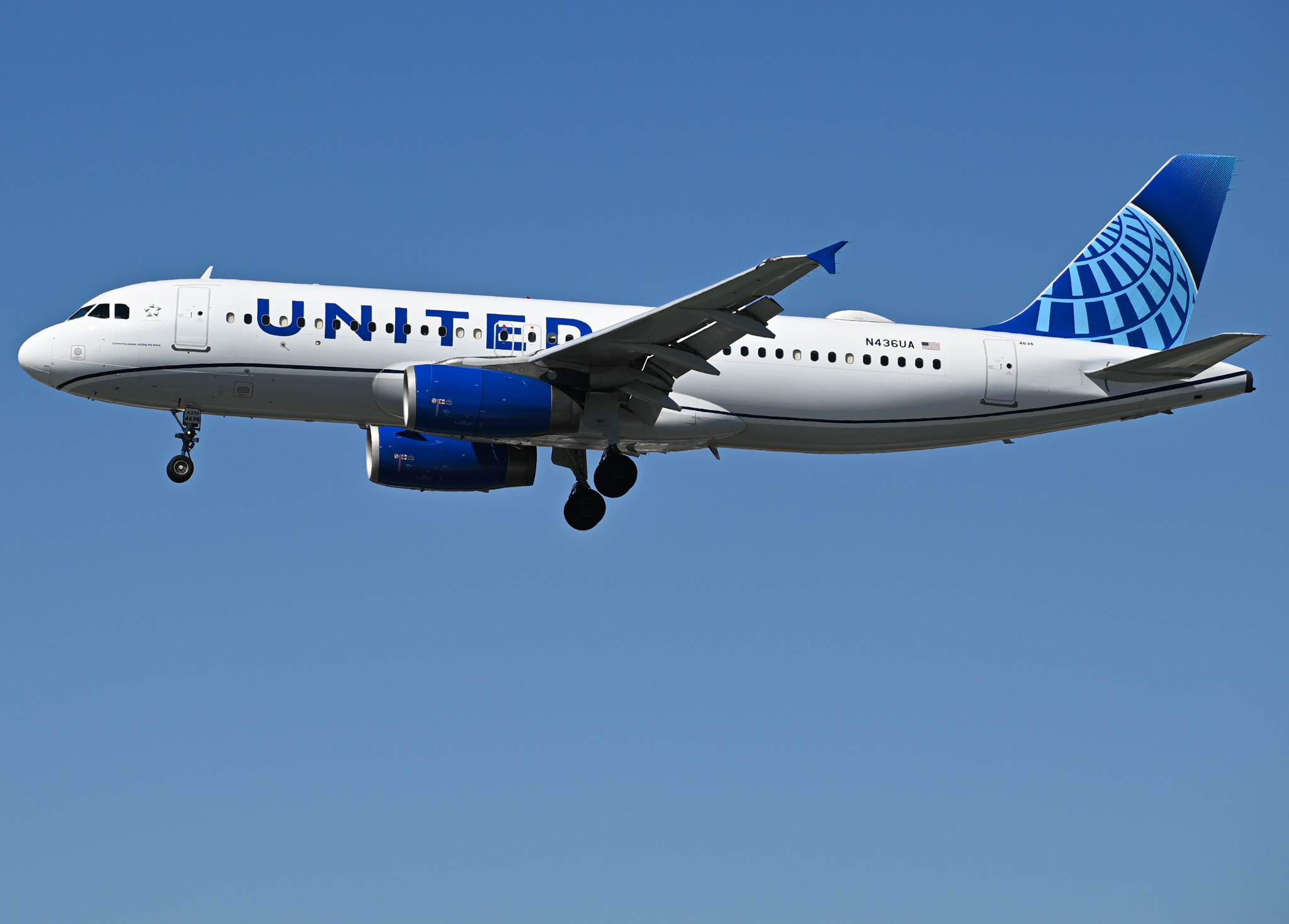 Full size: United Airlines Airbus A320 N436UA at San Diego International Airport