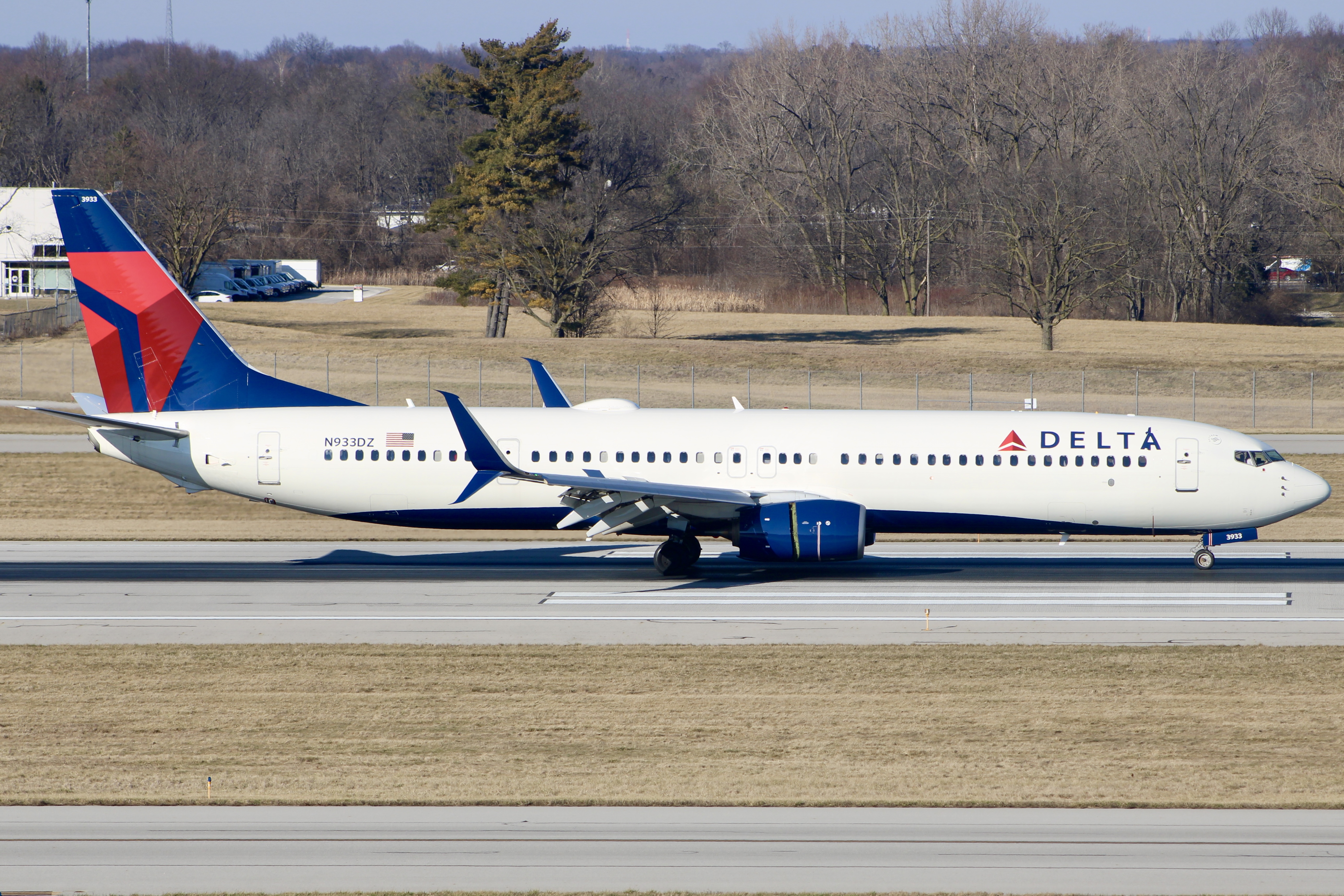 Full size: Delta Airlines Boeing 737-900 N933DZ at John Glenn Columbus International Airport