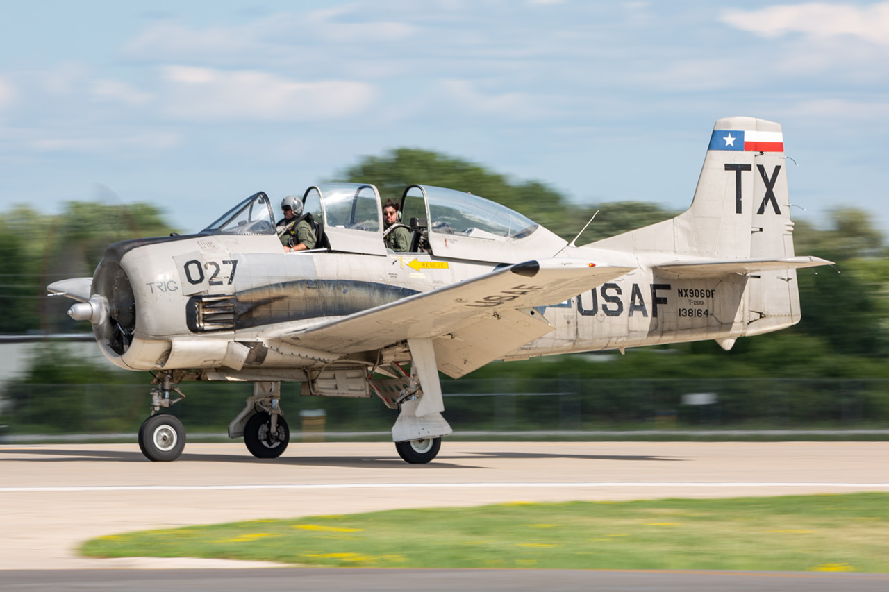 Full size: PRIVATE North American T-28B Trojan N9060F at Wittman Regional Airport