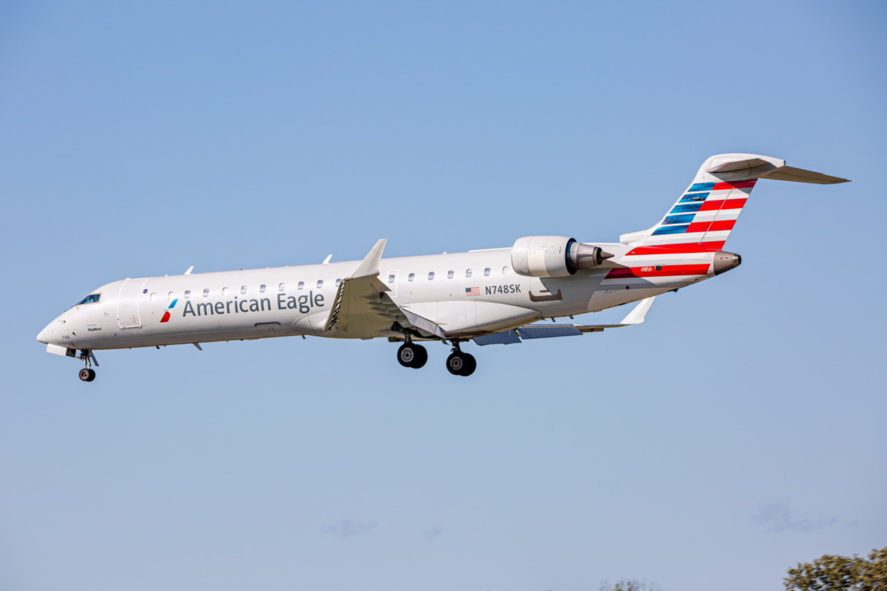 Full size: American Eagle Mitsubishi CRJ-700 N748SK at Baltimore/Washington International Thurgood Marshall Airport