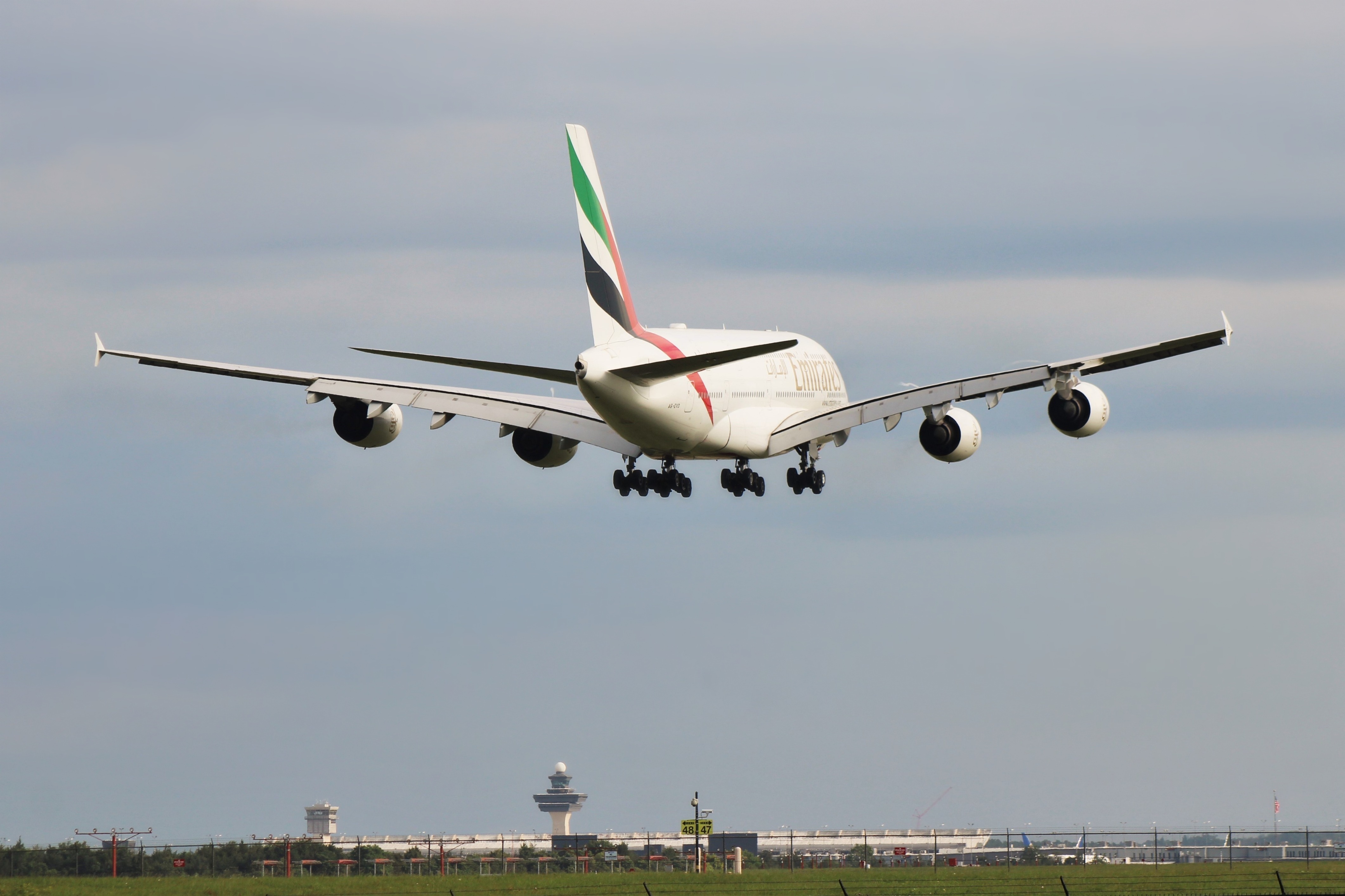 Full size: Emirates Airbus A380-800 A6-EVD at Washington Dulles International Airport