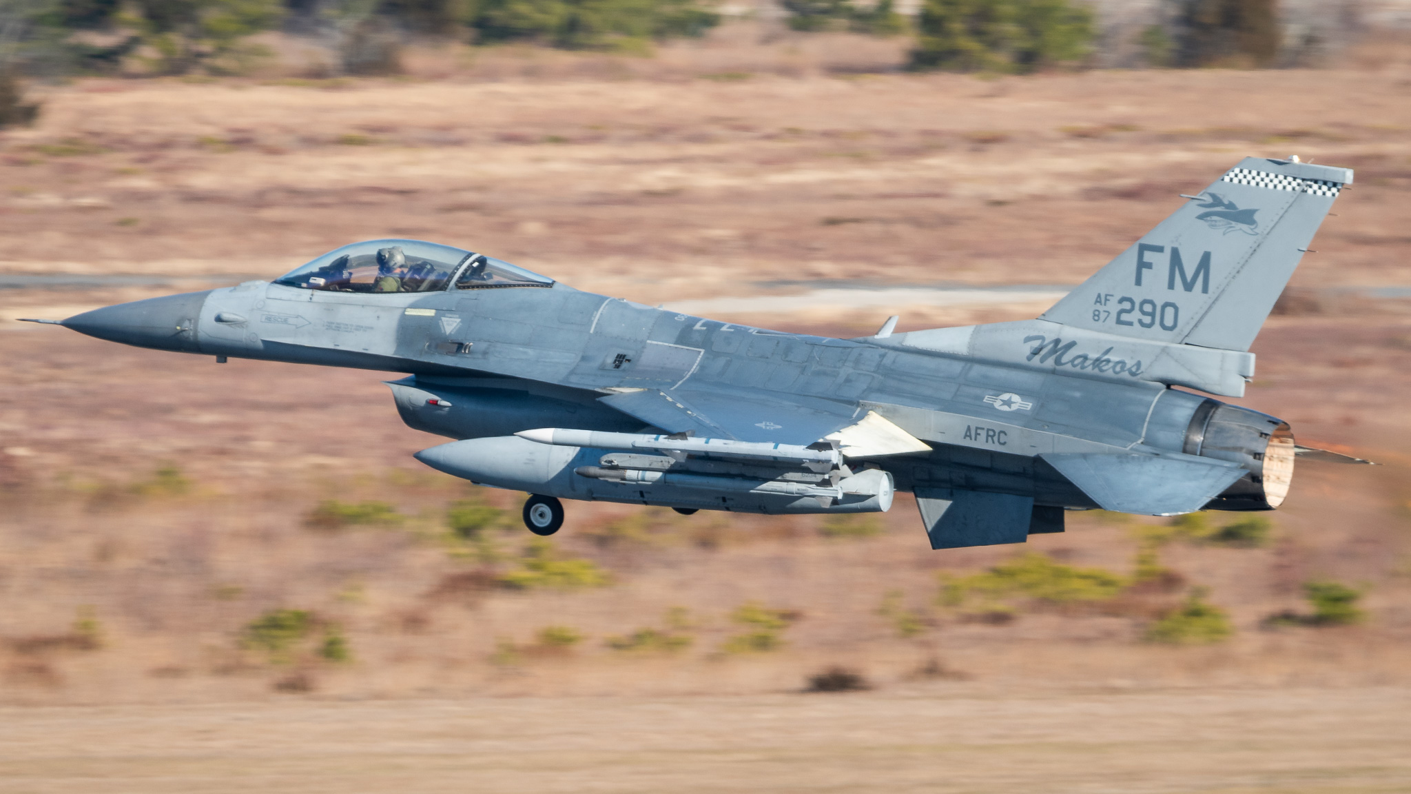 Full size: USAF - United States Air Force General Dynamics F-16 Fighting Falcon 87-0290 at Atlantic City International Airport