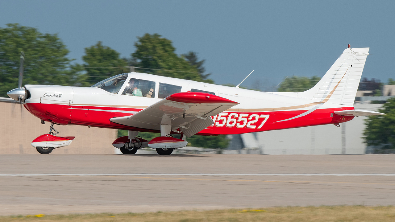 Full size: PRIVATE Piper PA-32 N56527 at Wittman Regional Airport