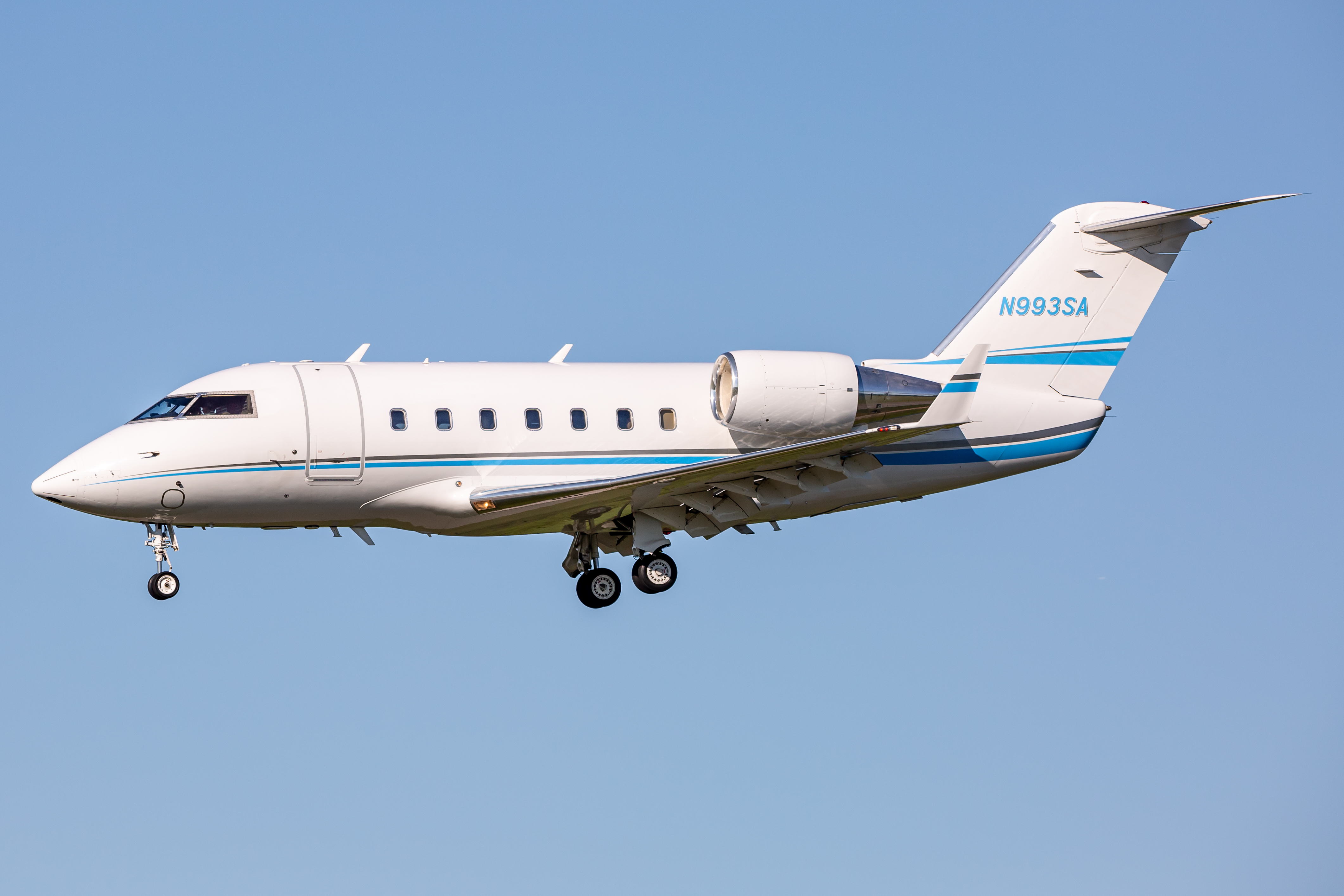 Full size: PRIVATE Bombardier Challegner 601 N993SA at Baltimore/Washington International Thurgood Marshall Airport