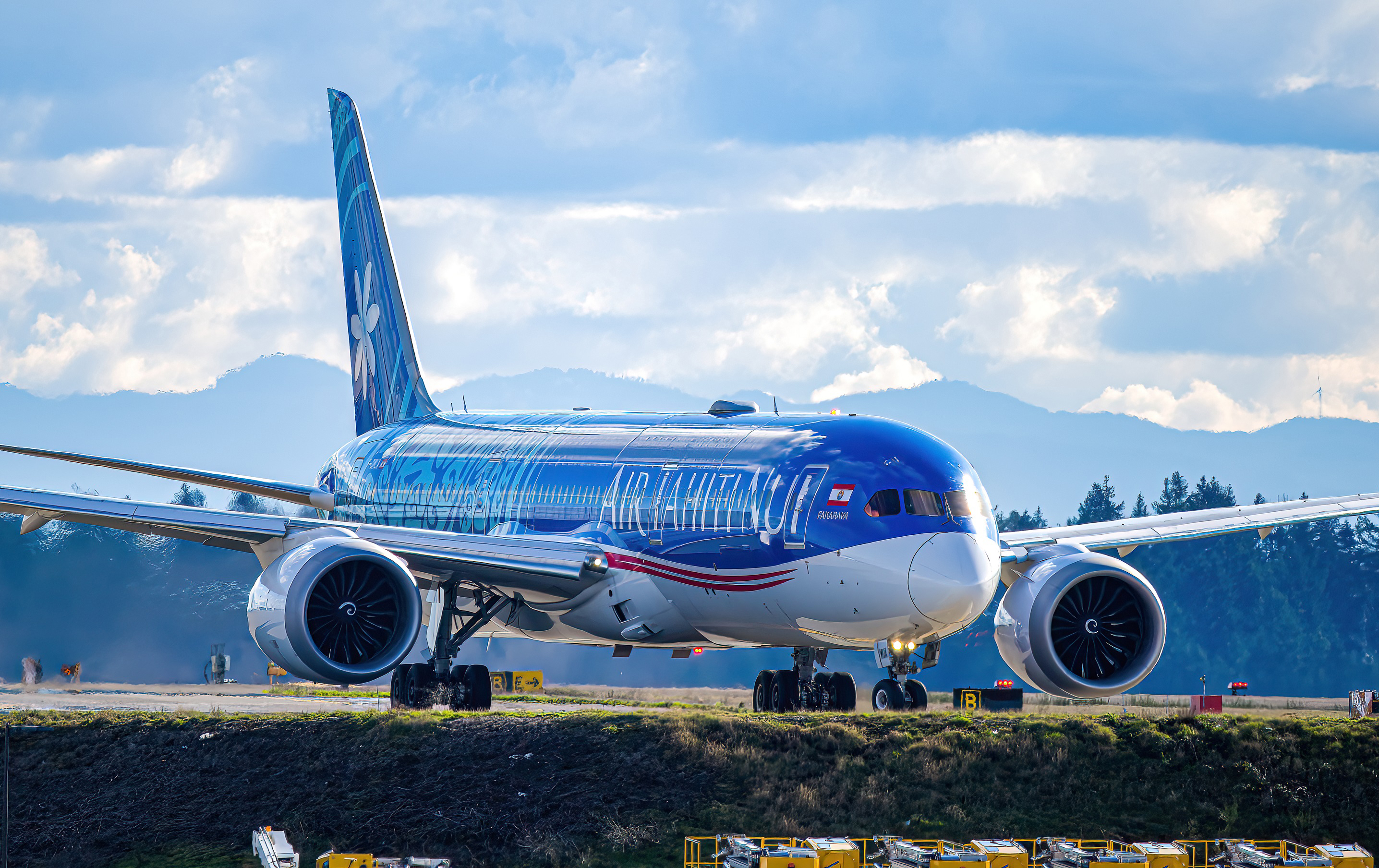 Full size: Air Tahiti Nui Boeing 787-9 F-OMUA at Seattle-Tacoma International Airport
