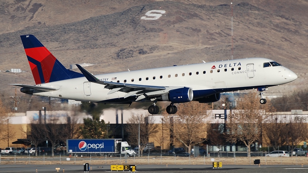 Full size: Delta Airlines Embraer E175 N287SY at Reno/Tahoe International Airport