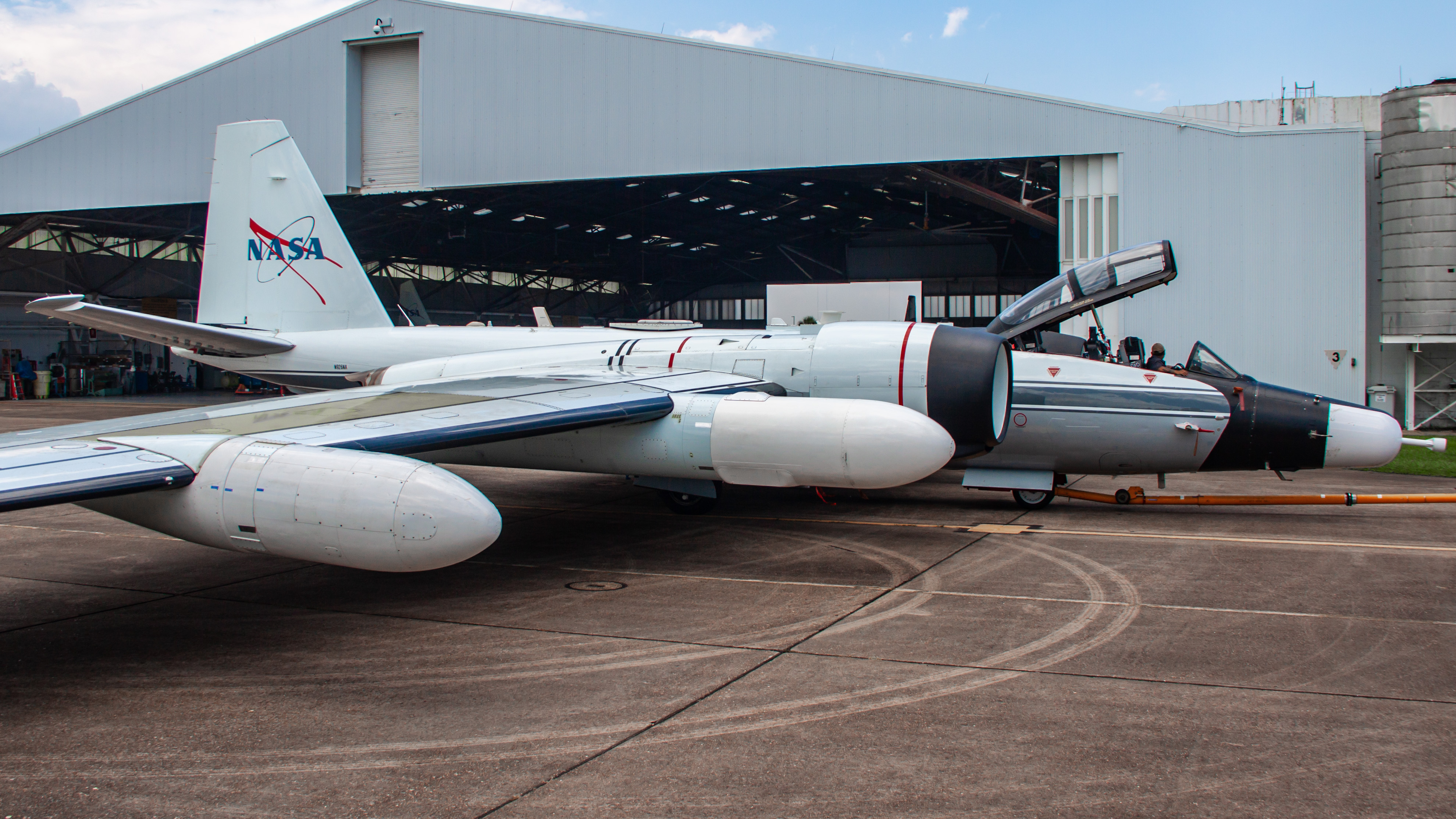 Full size: NASA Martin WB-57 Canberra N926NA at Ellington Airport