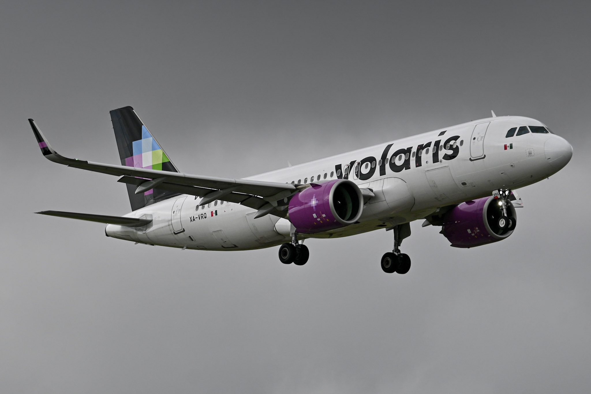 Full size: Volaris Airbus A320NEO XA-VRQ at Miami International Airport