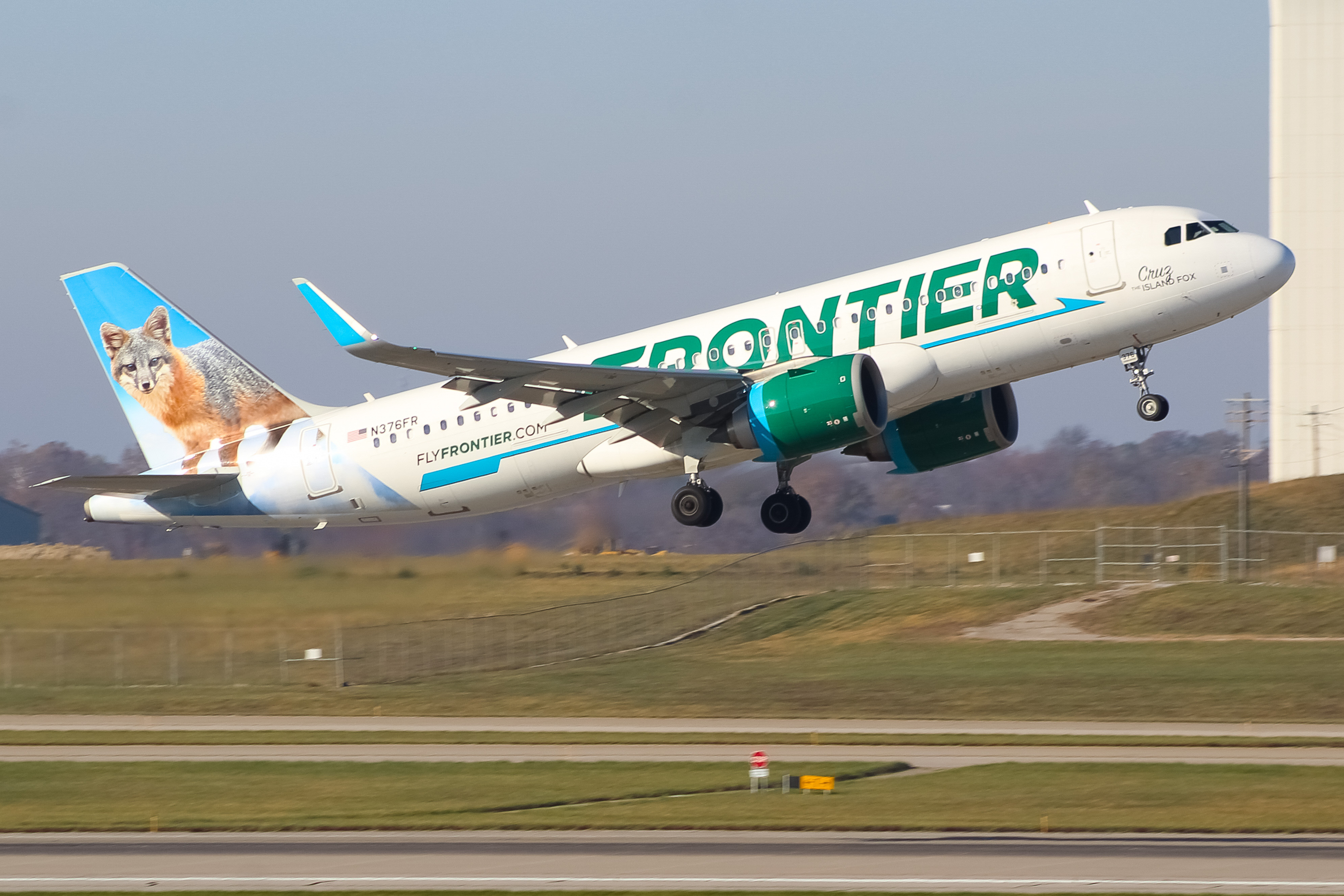 Full size: Frontier Airlines Airbus A320NEO N376FR at Cincinnati/Northern Kentucky International Airport