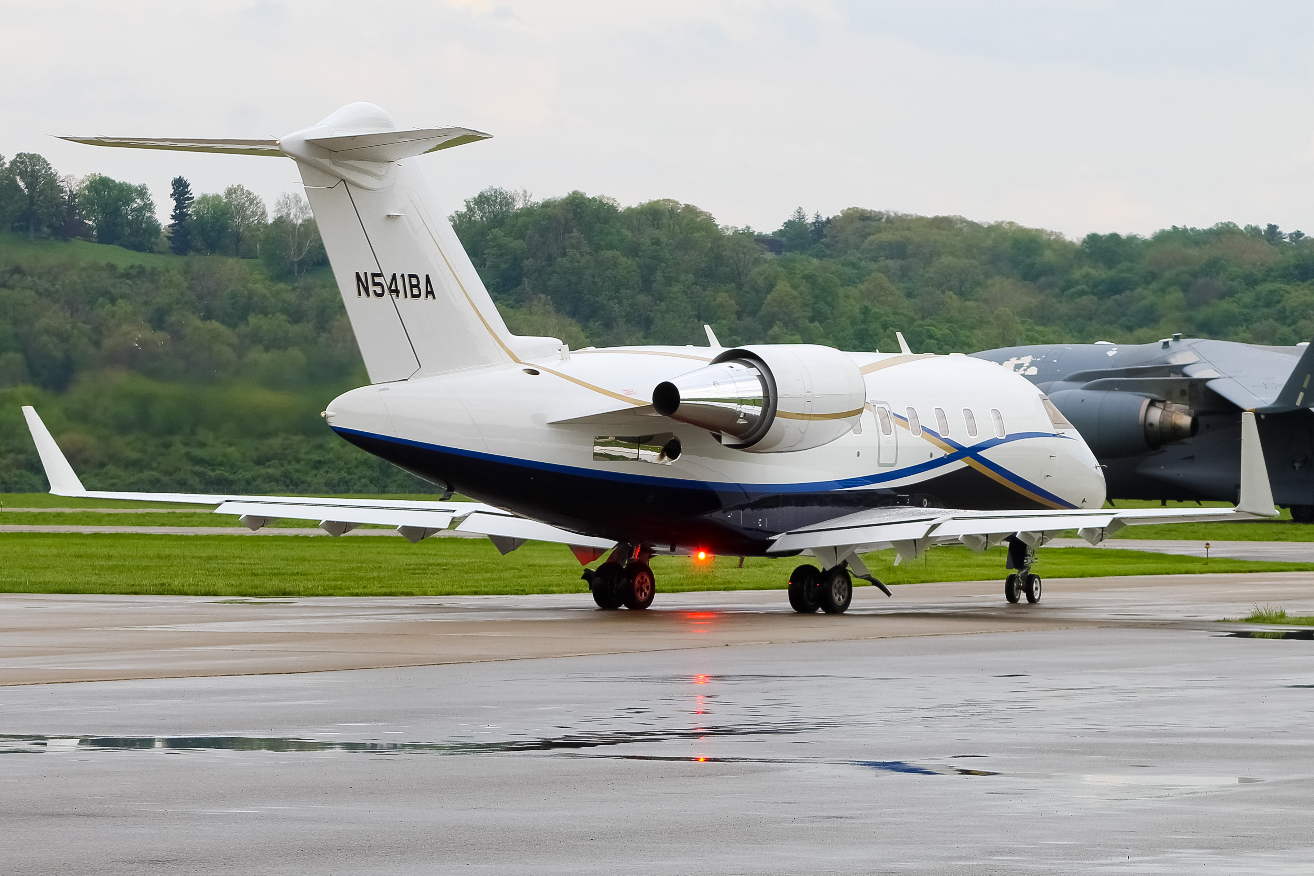 Full size: Private Bombardier Challenger 650 N541BA at Cincinnati Municipal Airport/Lunken Field