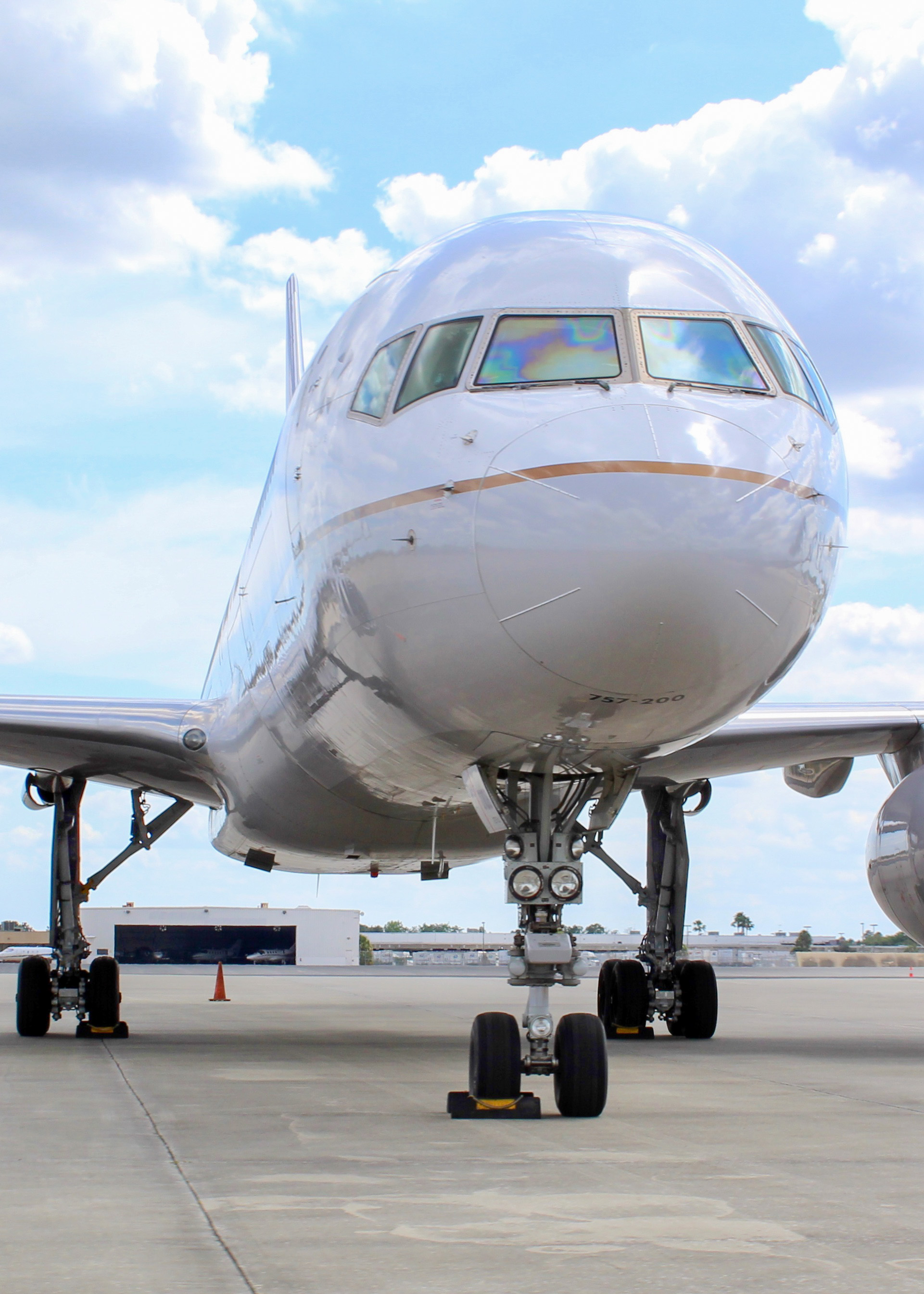 Full size: United Airlines Boeing 757-200 N21108 at Orlando International Airport
