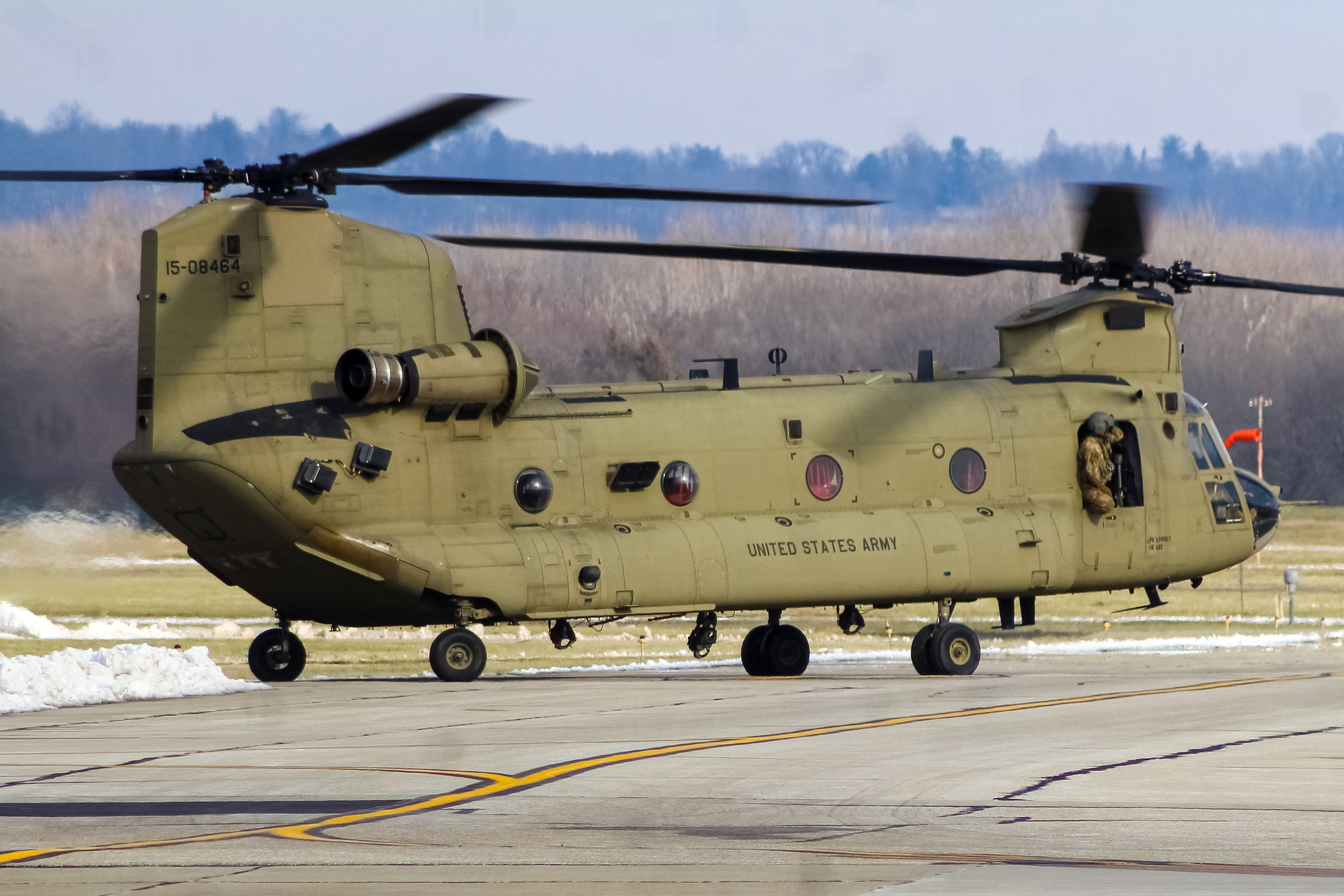 Full size: USA - United States Army Boeing CH-47 Chinook 15-08464 at Cincinnati Municipal Airport/Lunken Field