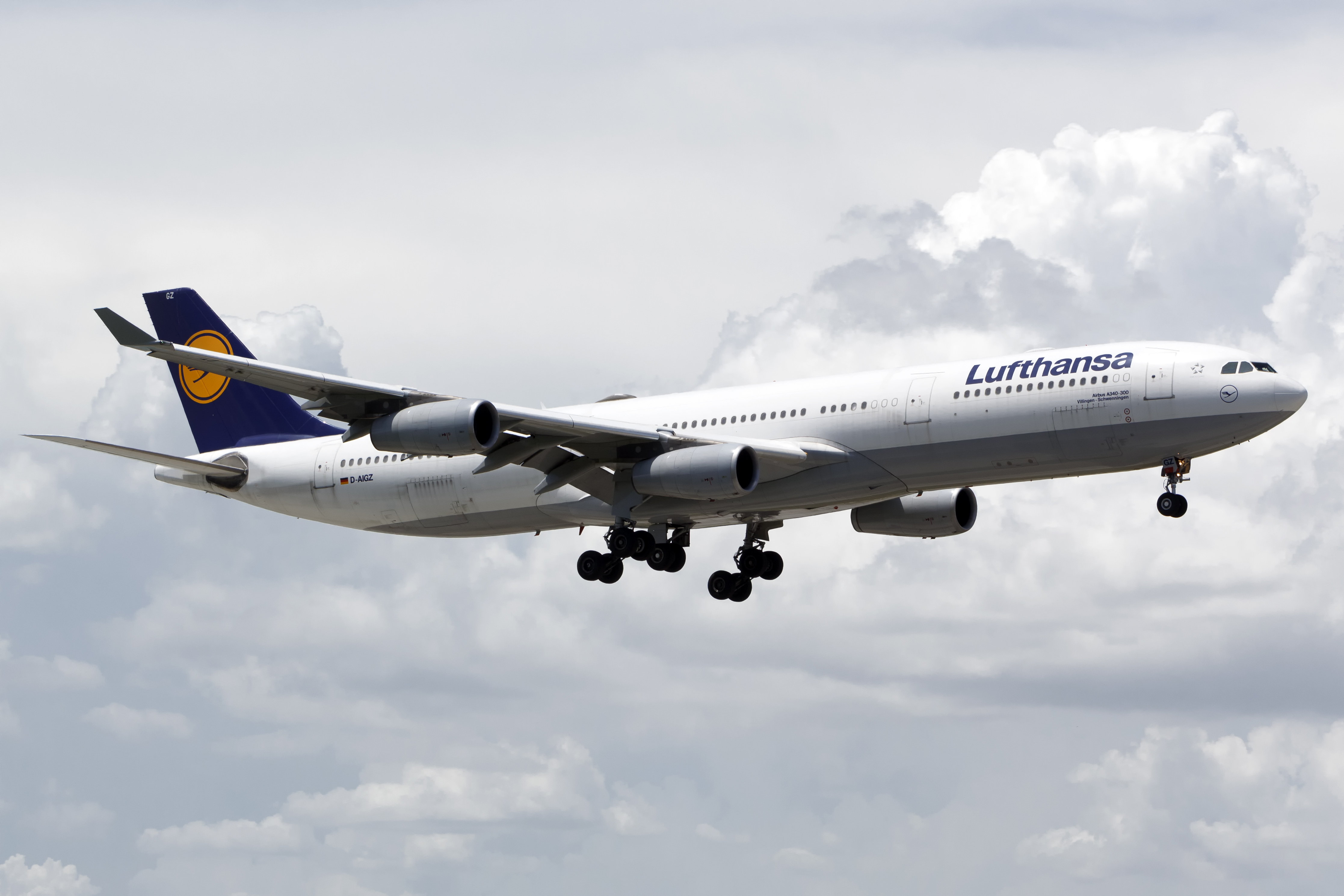 Full size: Lufthansa  Airbus A340-300 D-AIGZ at Miami International Airport