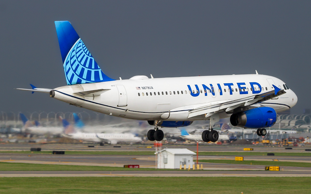 Full size: United Airlines Airbus A319 N878UA at Chicago O'Hare International Airport