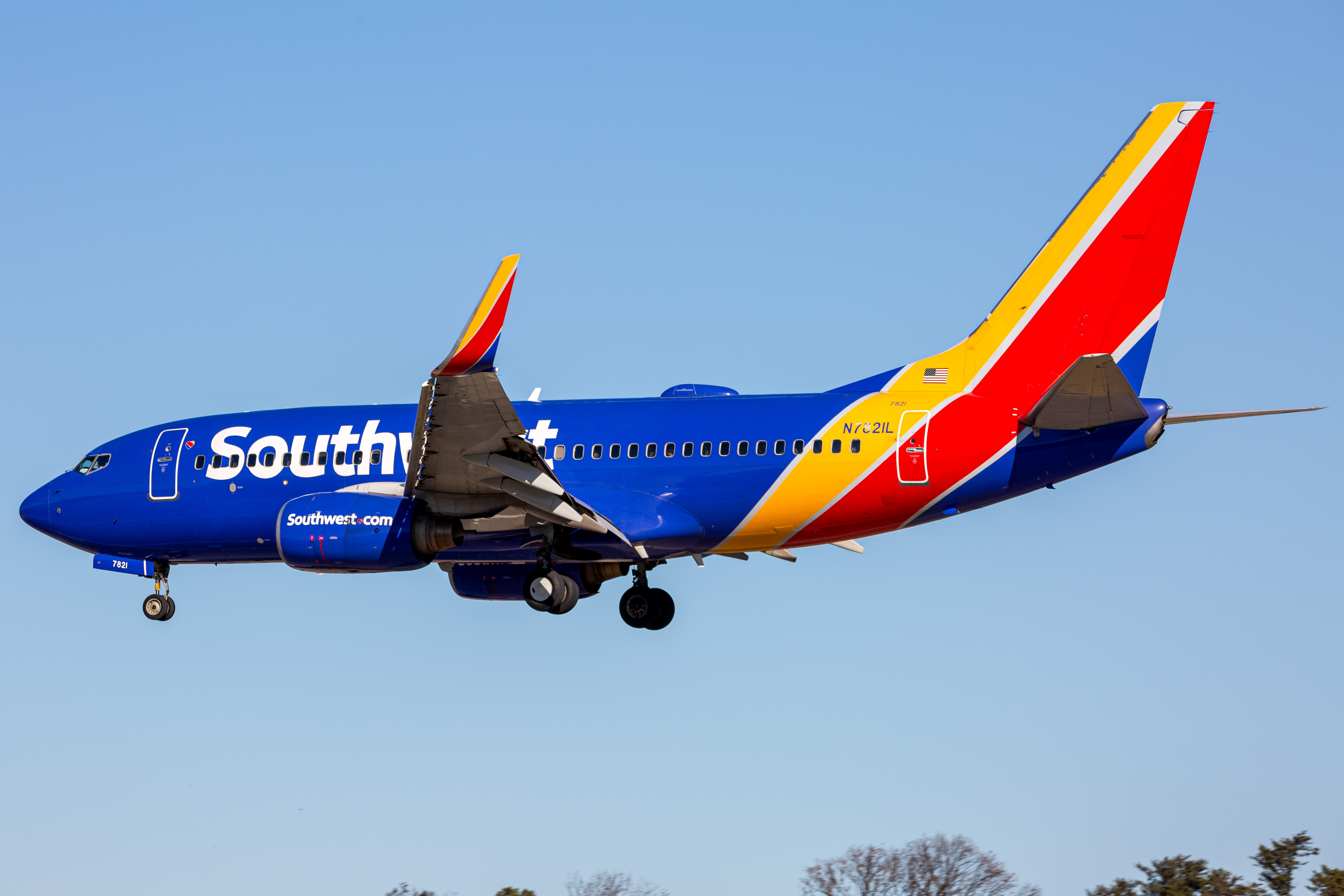 Full size: Southwest Airlines Boeing 737-700 N7821L at Baltimore/Washington International Thurgood Marshall Airport