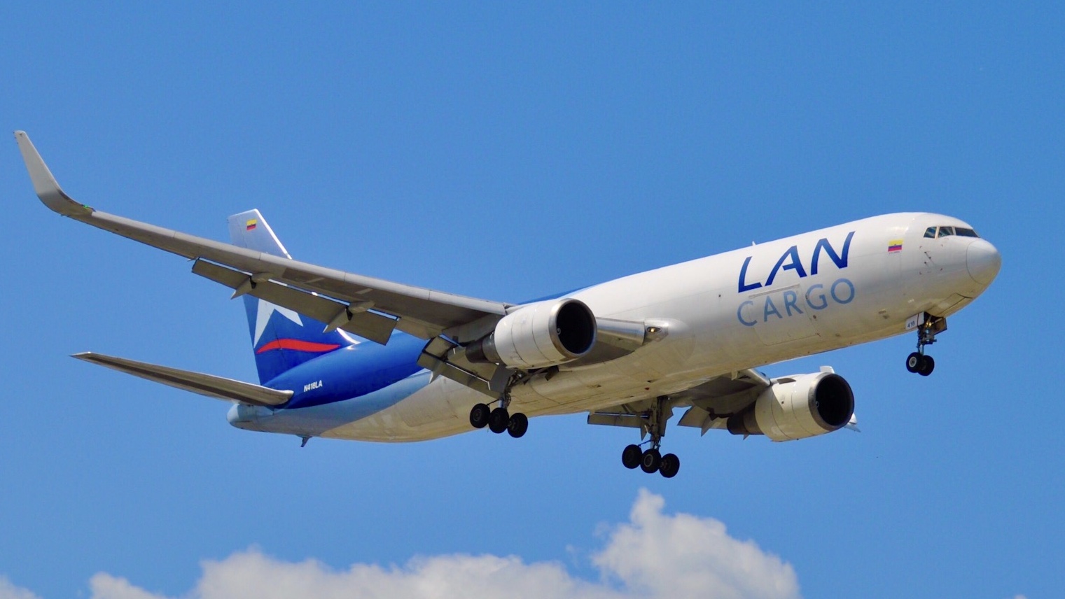Full size: LATAM Cargo  Boeing 767-300F N418LA at Chicago O'Hare International Airport