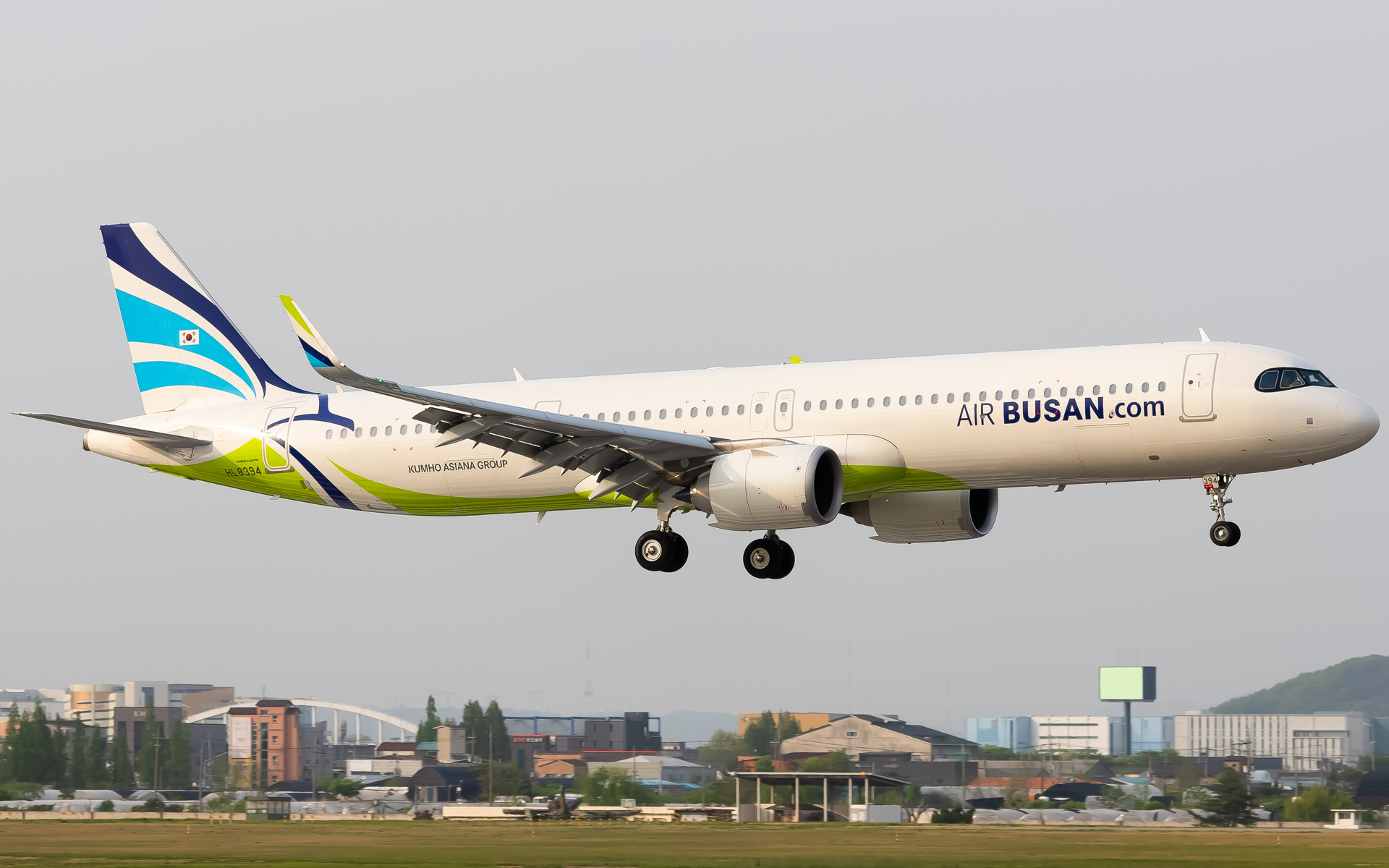 Full size: Air Busan Airbus A321neo HL8394 at Seoul-Gimpo International Airport