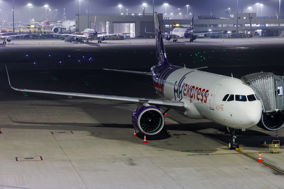 Full size: Hong Kong Express Airbus A320NEO B-LCU at Hong Kong International Airport
