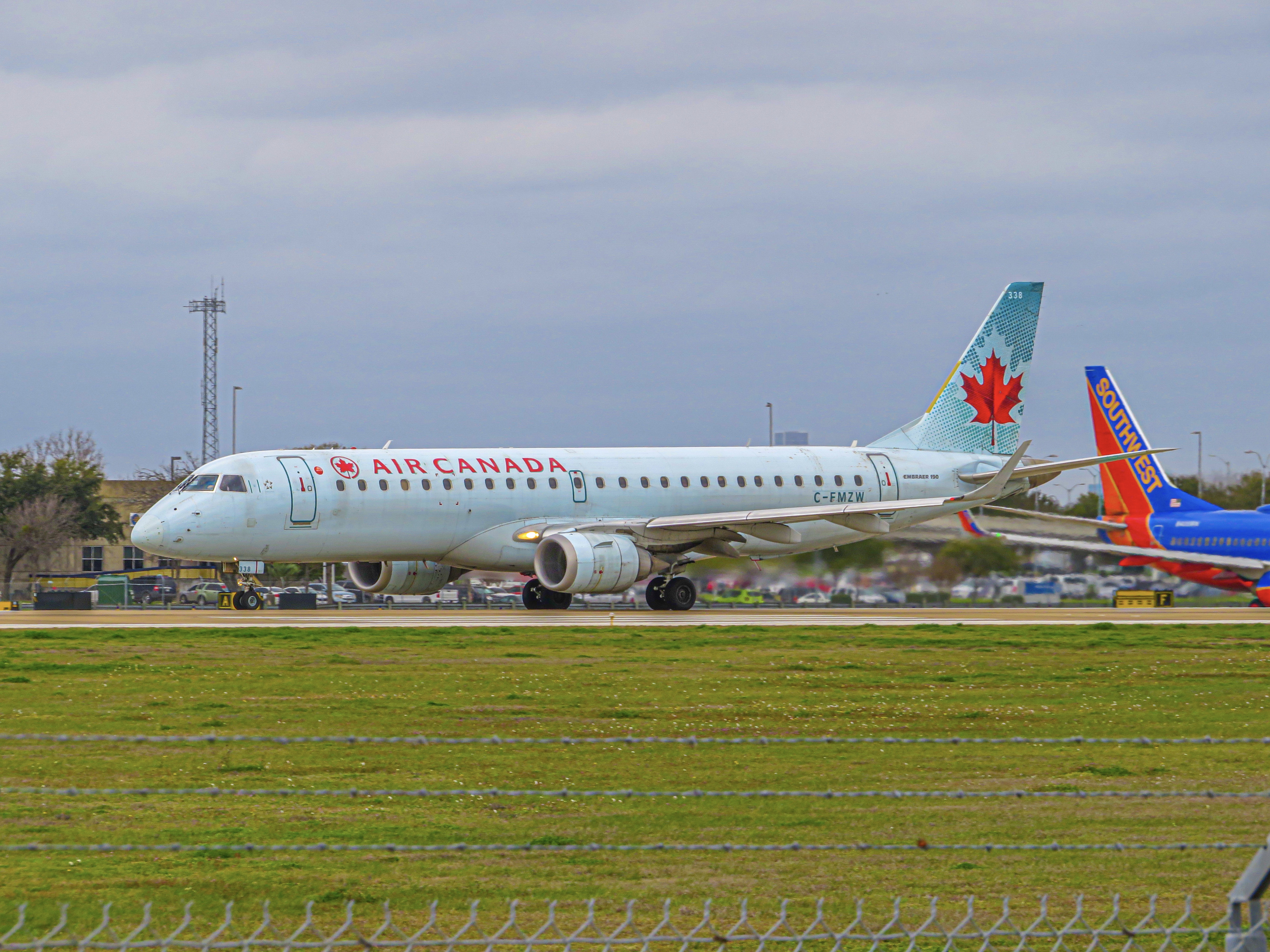Full size: Air Canada ERJ-190 C-FMZW at Austin-Bergstrom International Airport
