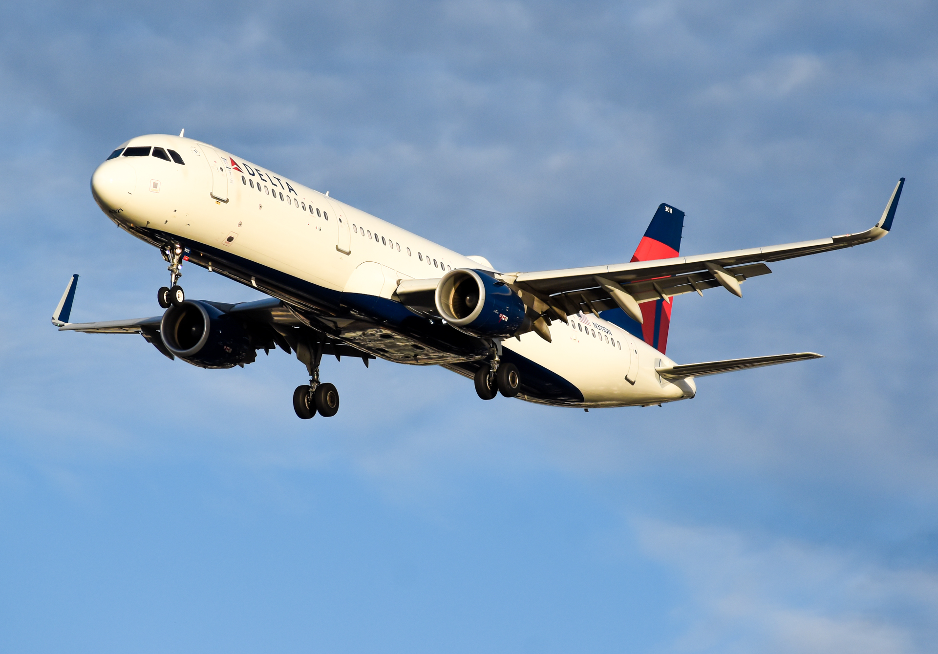 Full size: Delta Airlines Airbus A321-200 N311DN at San Diego International Airport