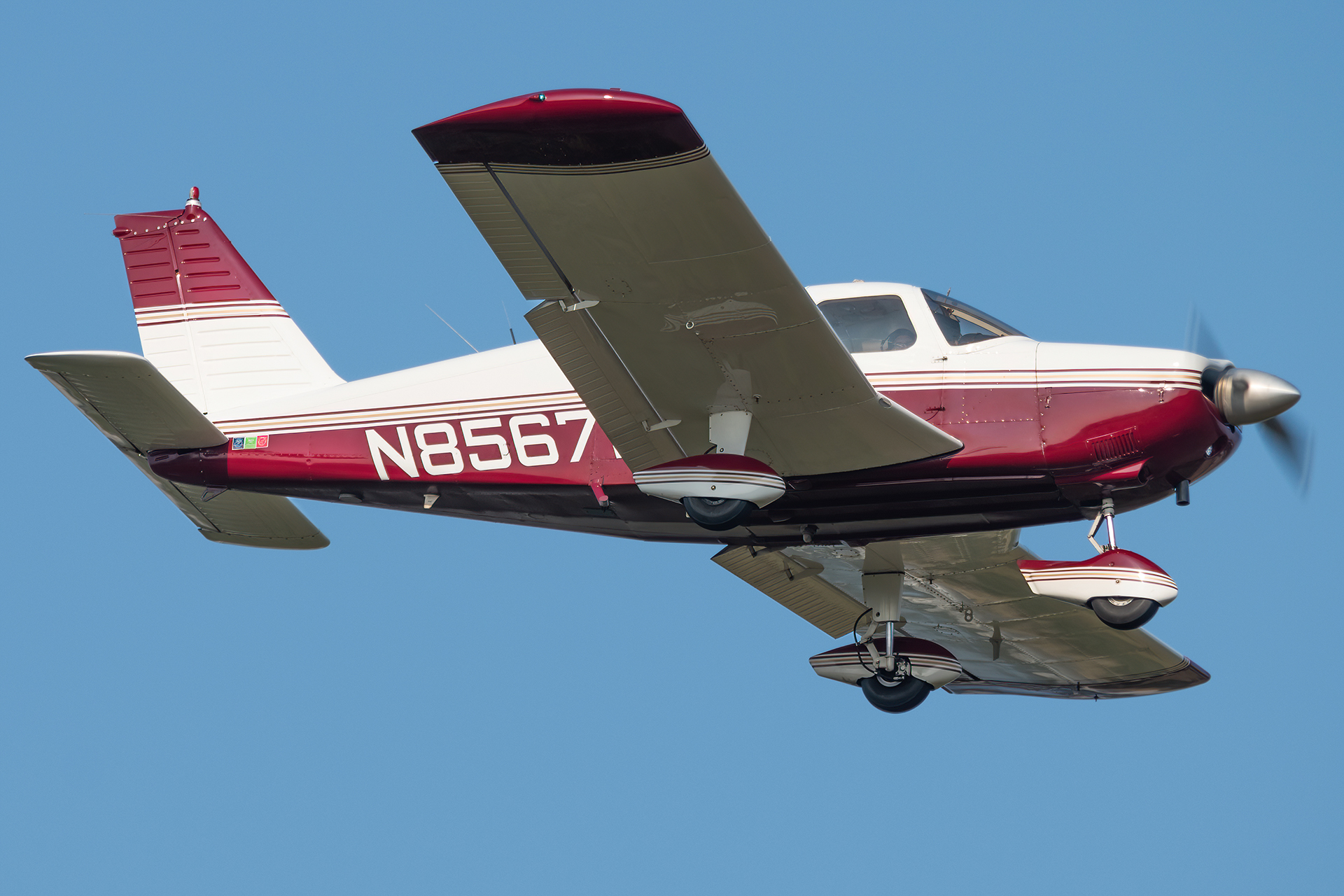 Full size: PRIVATE Piper PA-28 N8567N at Washington Dulles International Airport