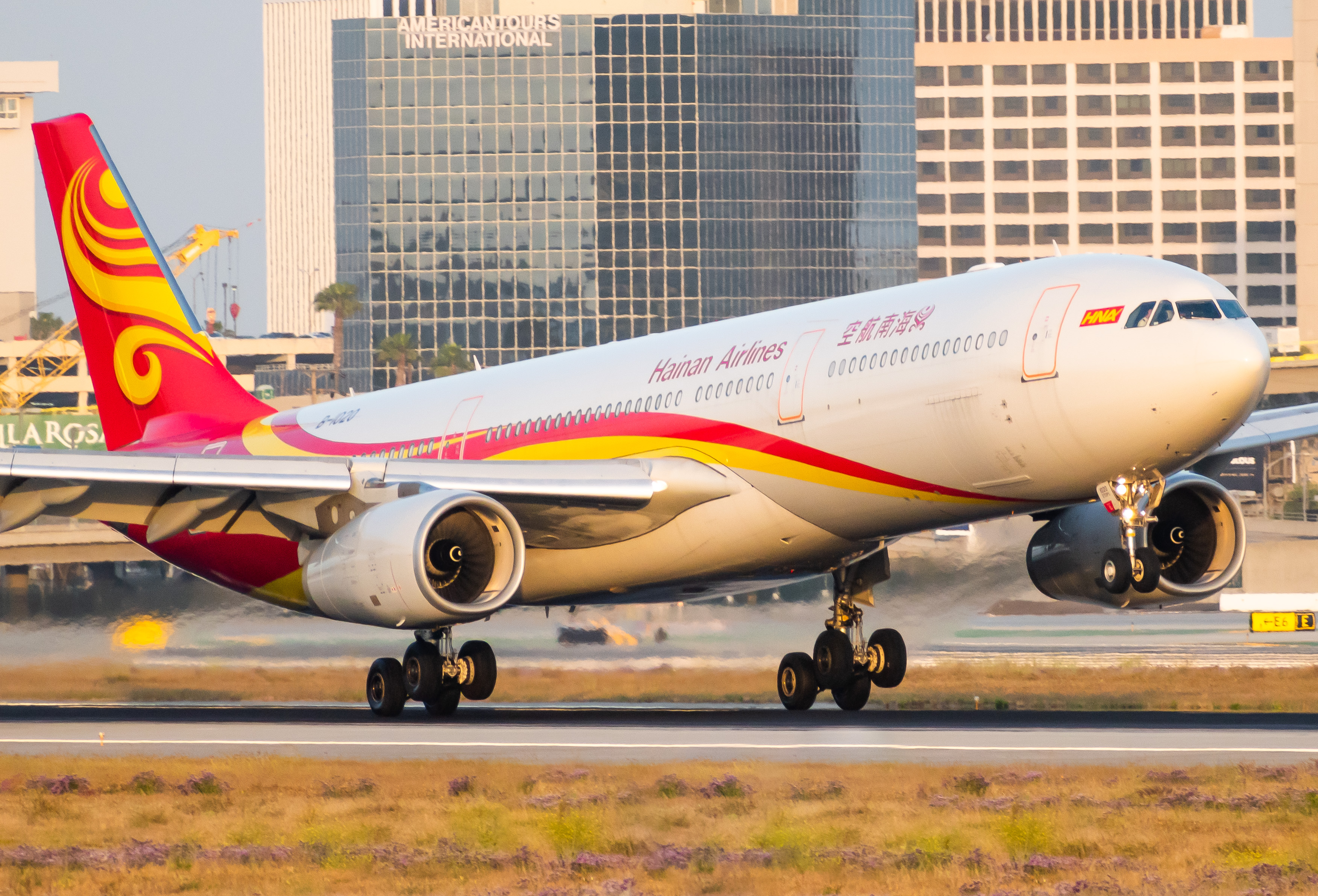 Full size: Hainan Airlines Airbus A330-300 B-1020 at Los Angeles International Airport