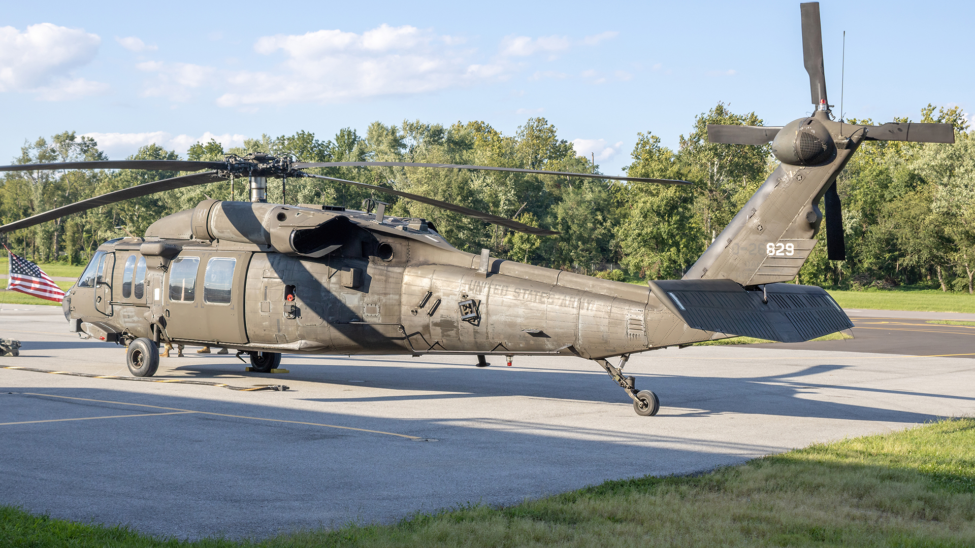 Full size: USA - United States Army Sikorsky UH-60L Blackhawk 99-26829 at College Park Airport