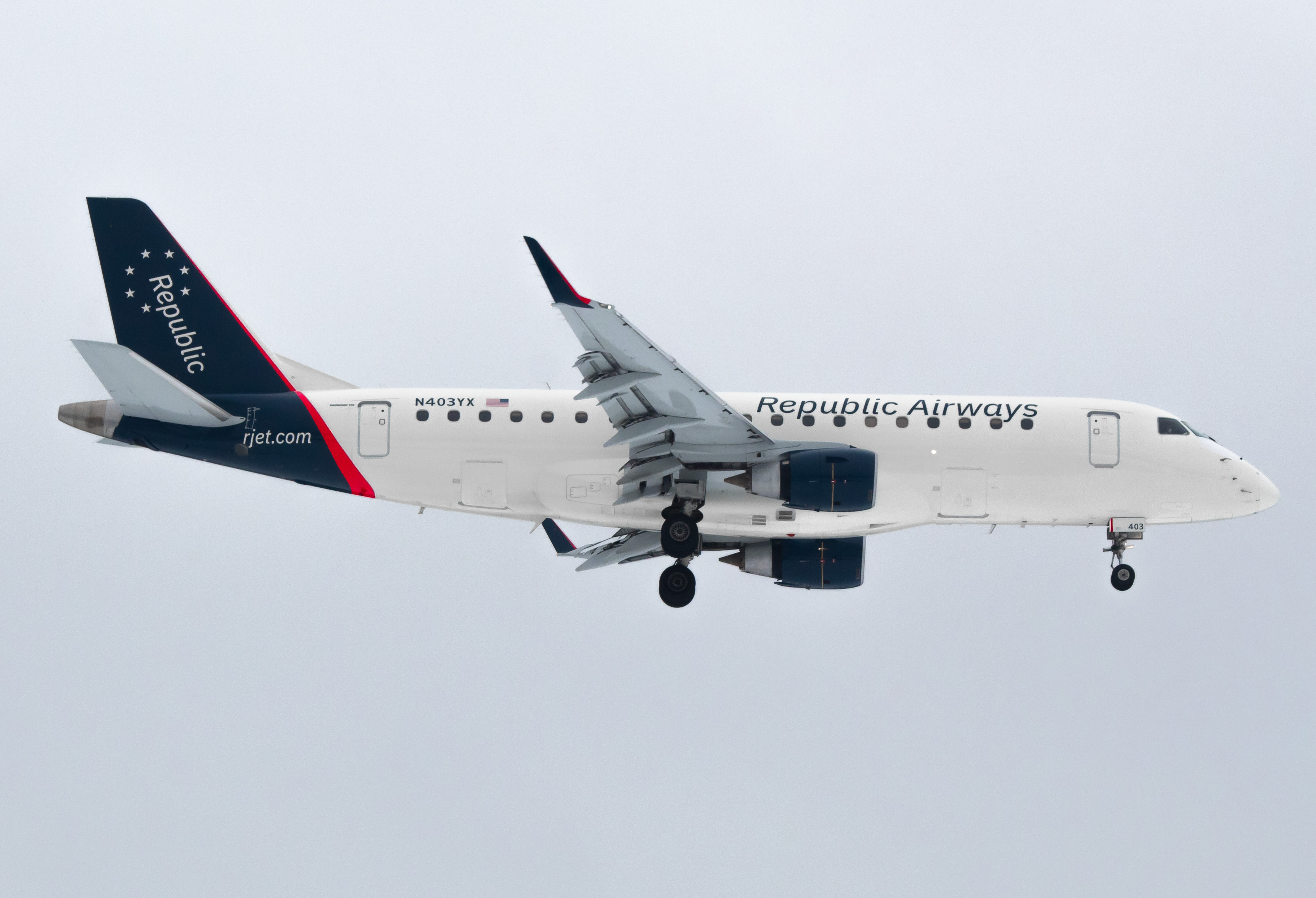 Full size: Republic Airways Embraer E170 N403YX at Newark Liberty International Airport