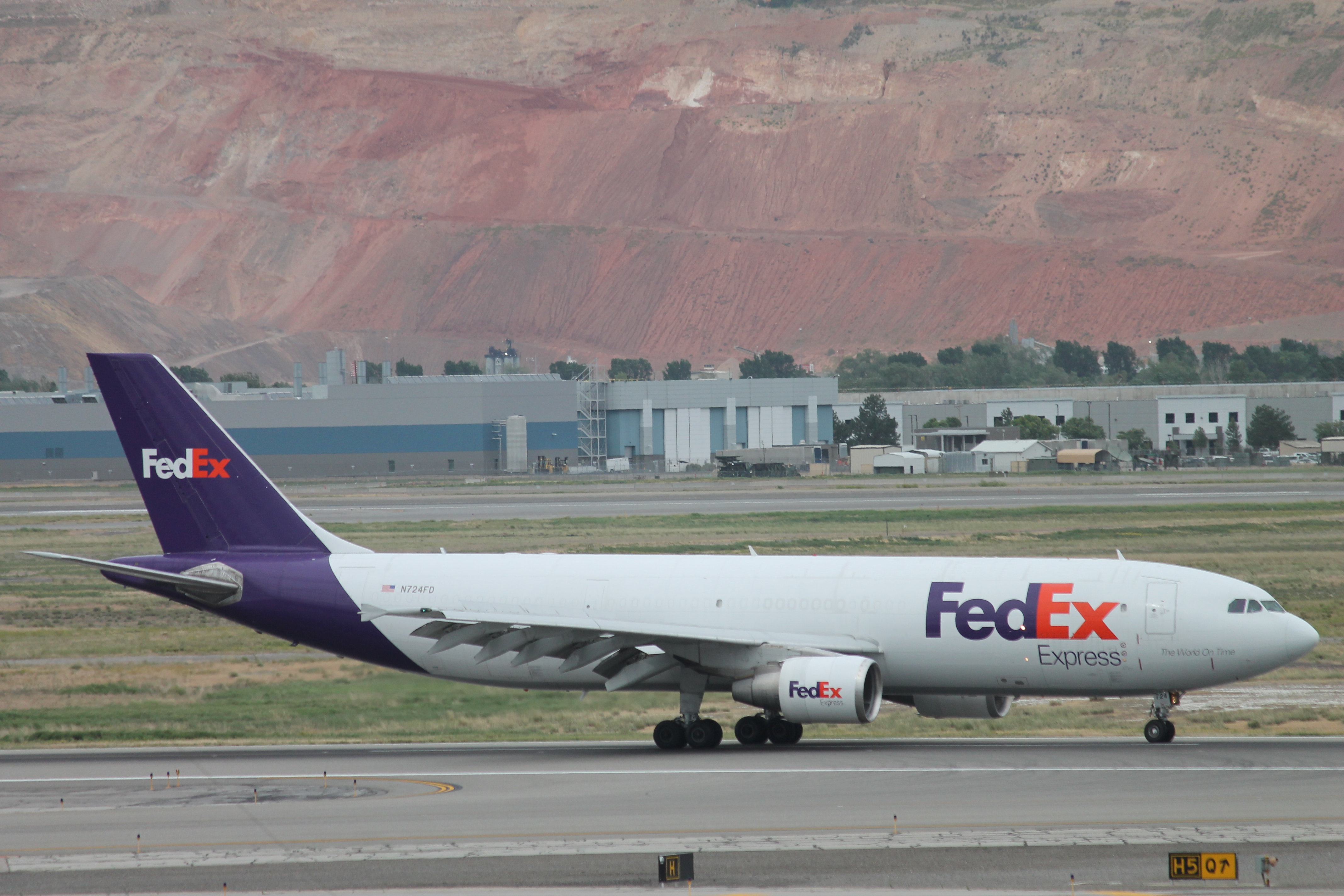 Full size: FedEx Airbus A300F-600 N724FD at Salt Lake City International Airport