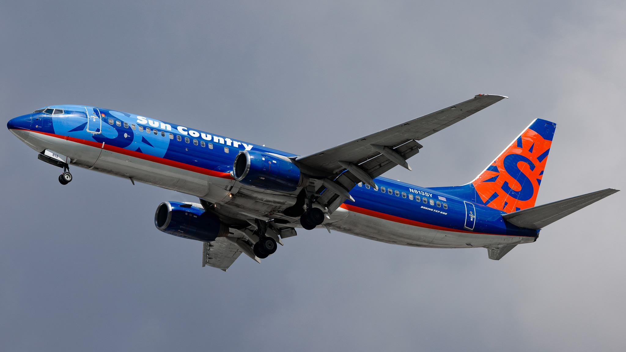 Full size: Sun Country Airlines Boeing 737-800 N813SY at Tampa International Airport