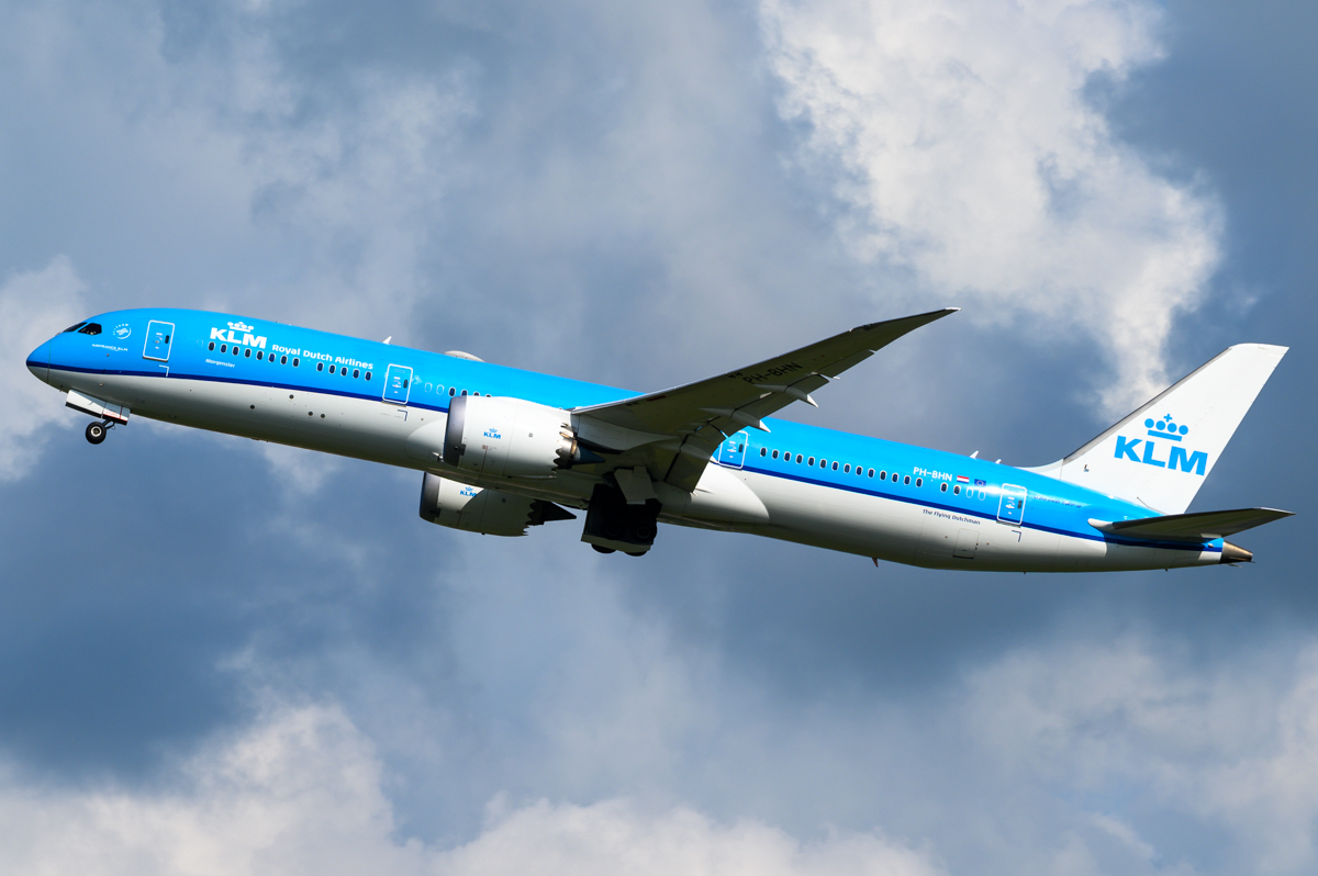 Full size: KLM Boeing 787-9 PH-BHN at Amsterdam Schiphol Airport
