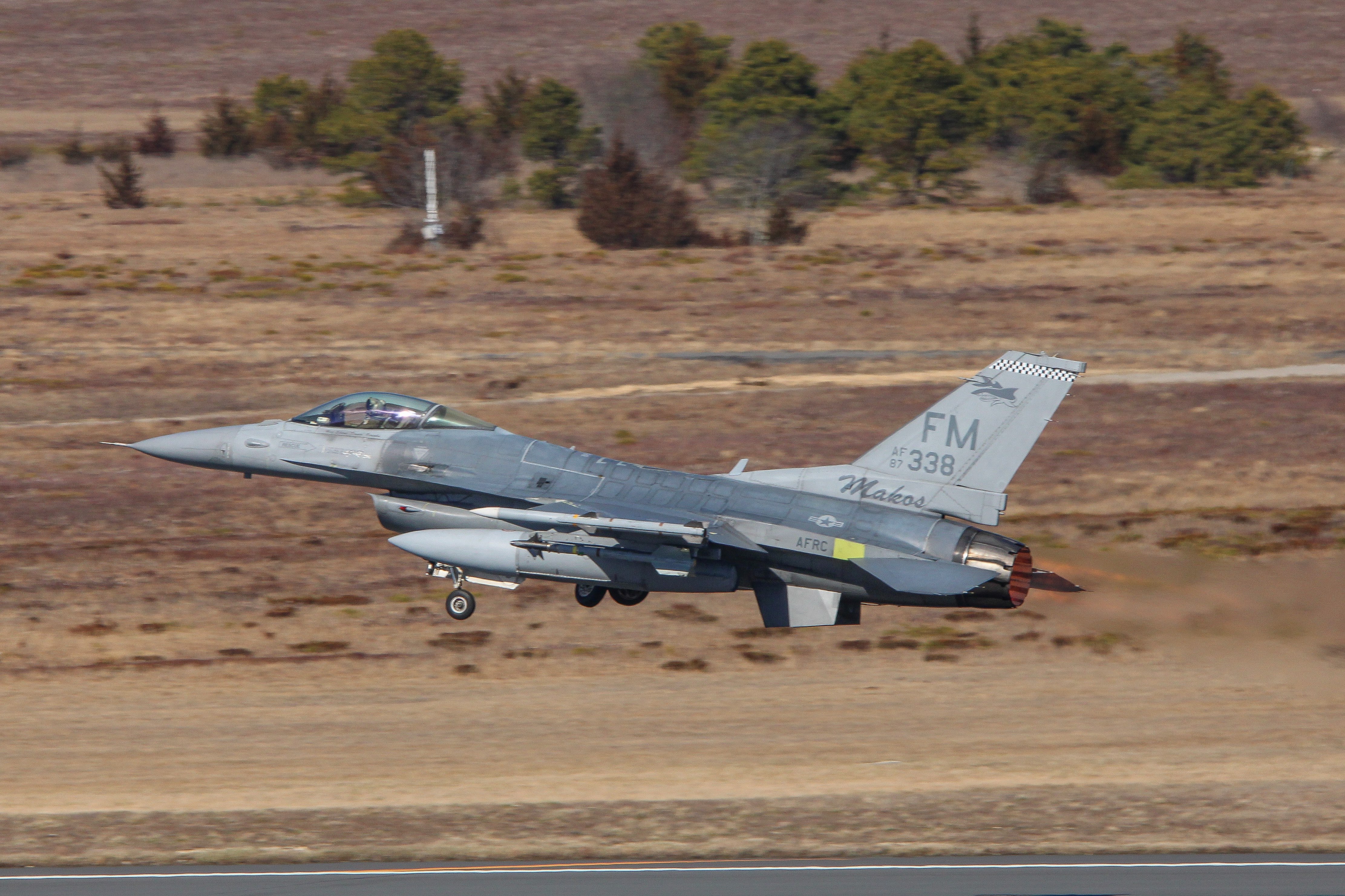 Full size: USAF - United States Air Force General Dynamics F-16 Fighting Falcon 87-0338 at Atlantic City International Airport