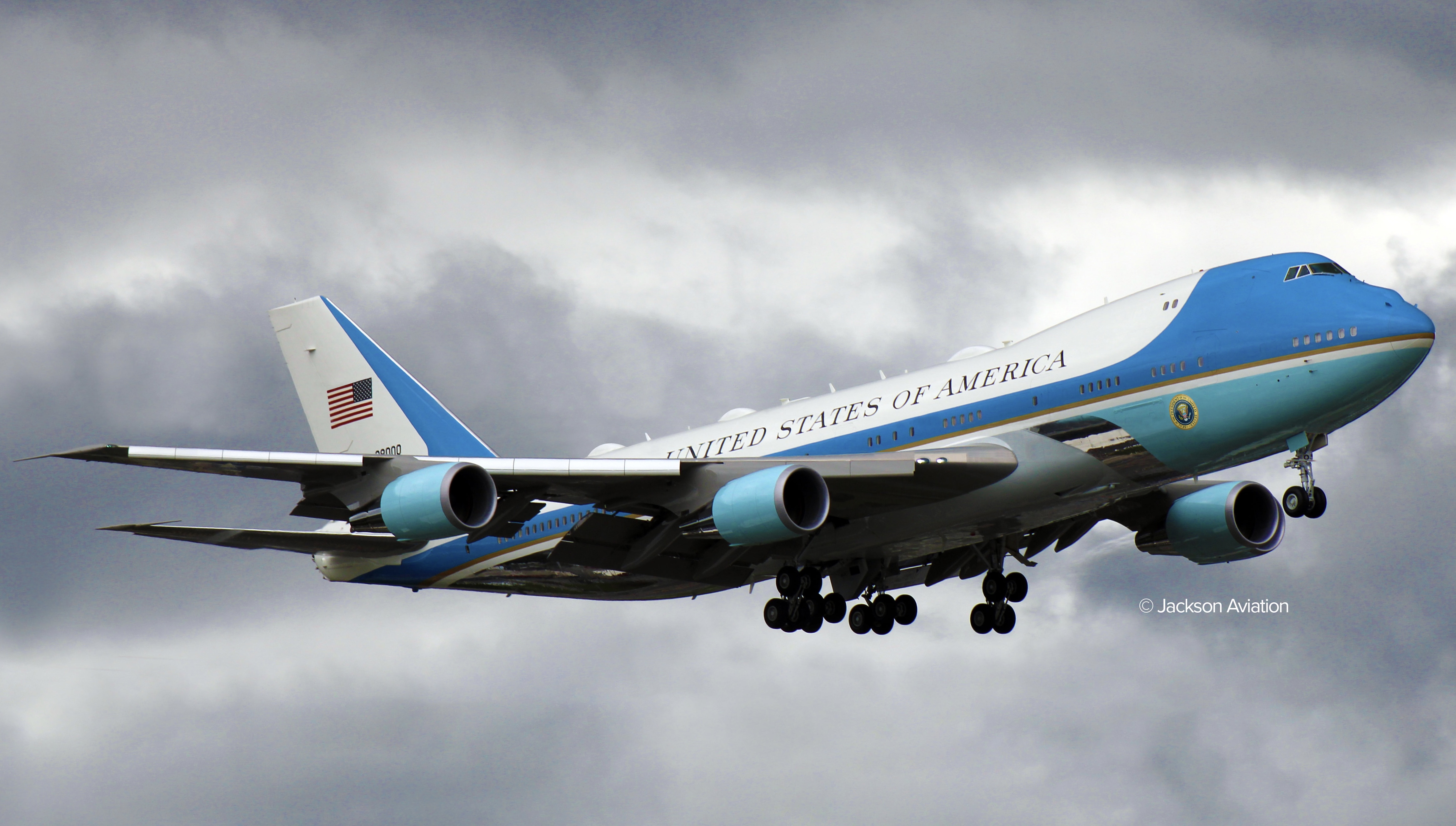 Full size: USAF - United States Air Force Boeing VC-25A 82-8000 at Dobbins ARB Airport