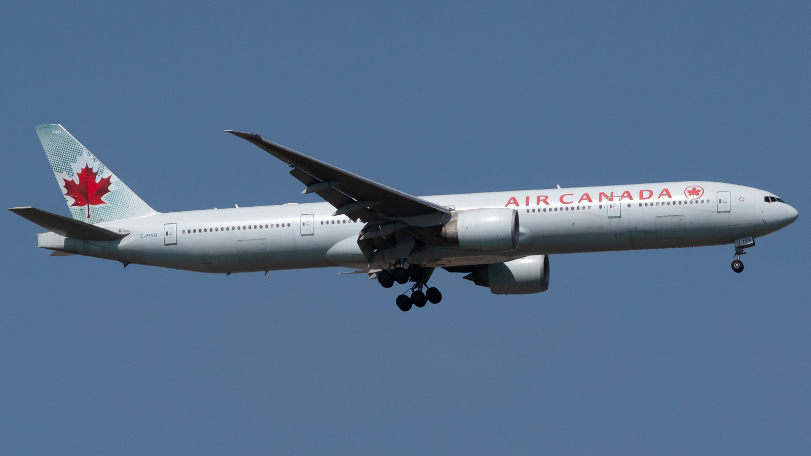 Full size: Air Canada Boeing 777-300ER C-FIVQ at Singapore-Changi Airport