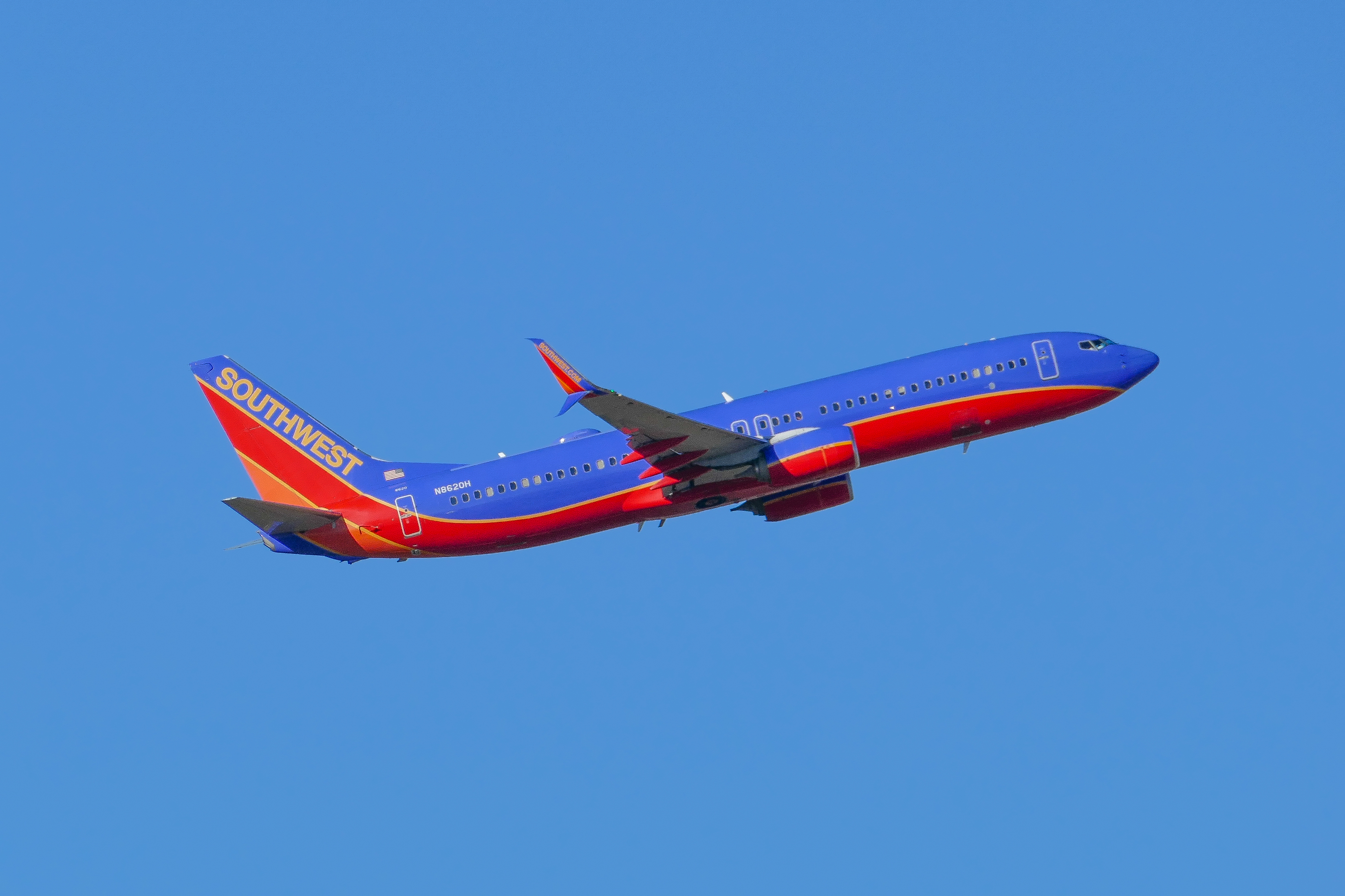Full size: Southwest Airlines Boeing 737-800 N8620H at Austin-Bergstrom International Airport