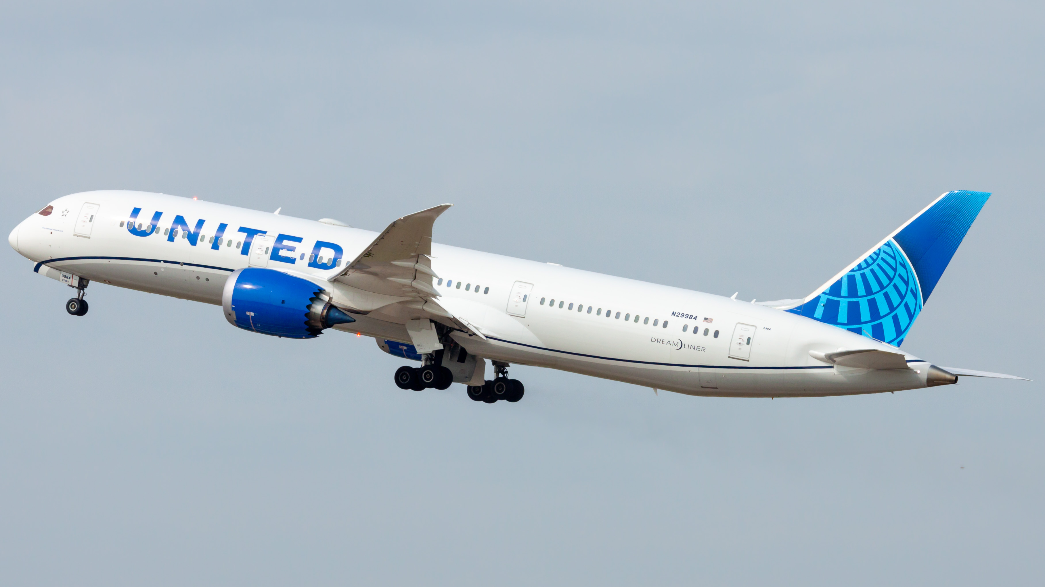 Full size: United Airlines Boeing 787-9 N29984 at Houston-George Bush Intercontinental Airport